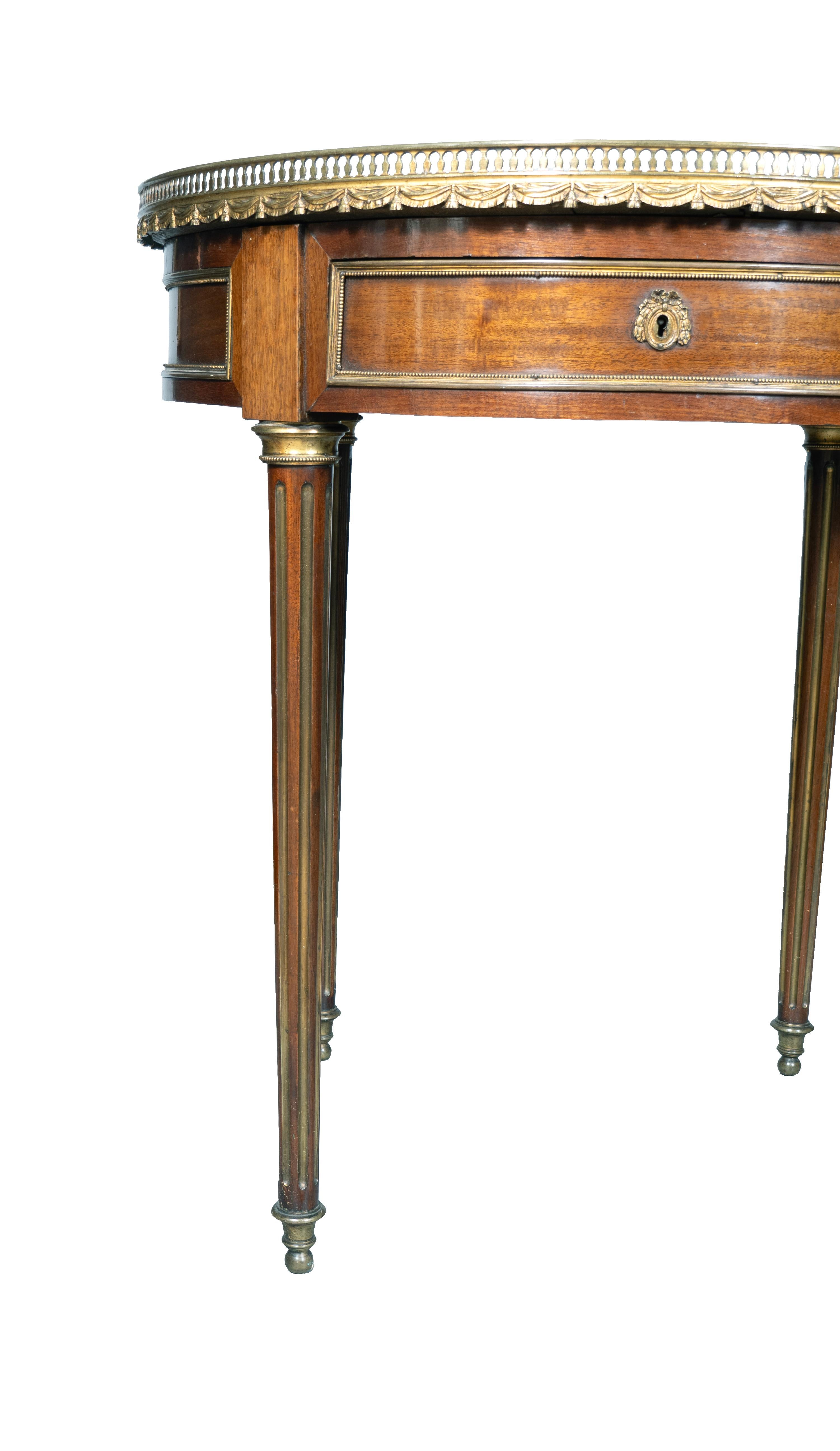 Ottone Tavolo Bouillotte in stile Luigi XVI in vendita