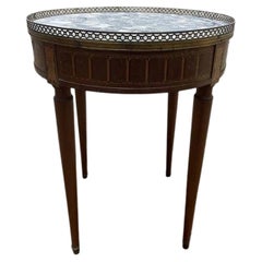 Table à bouillotte de style Louis XVI, en marqueterie et marbre