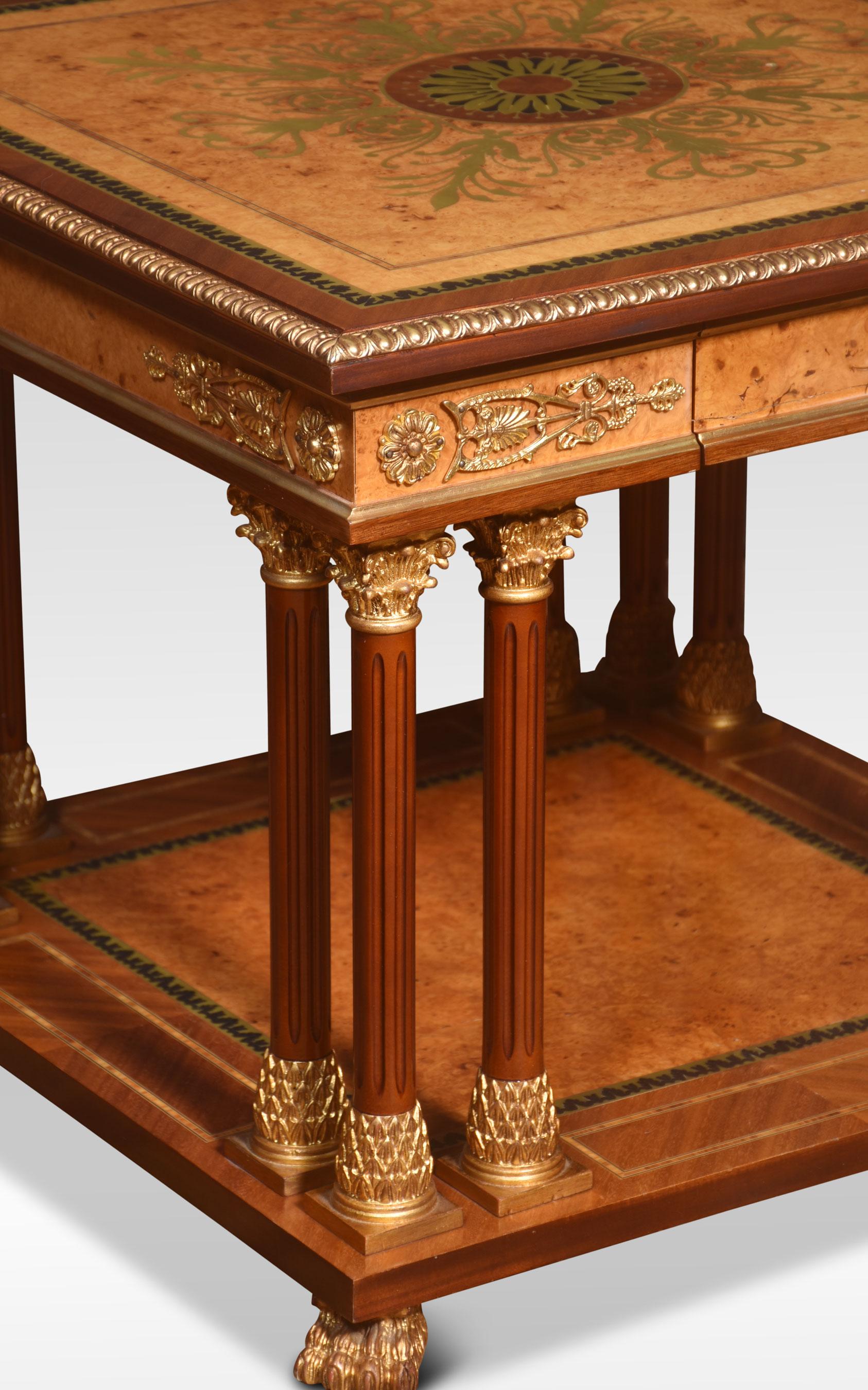 Table basse de style Louis XVI en laiton incrusté Bon état - En vente à Cheshire, GB