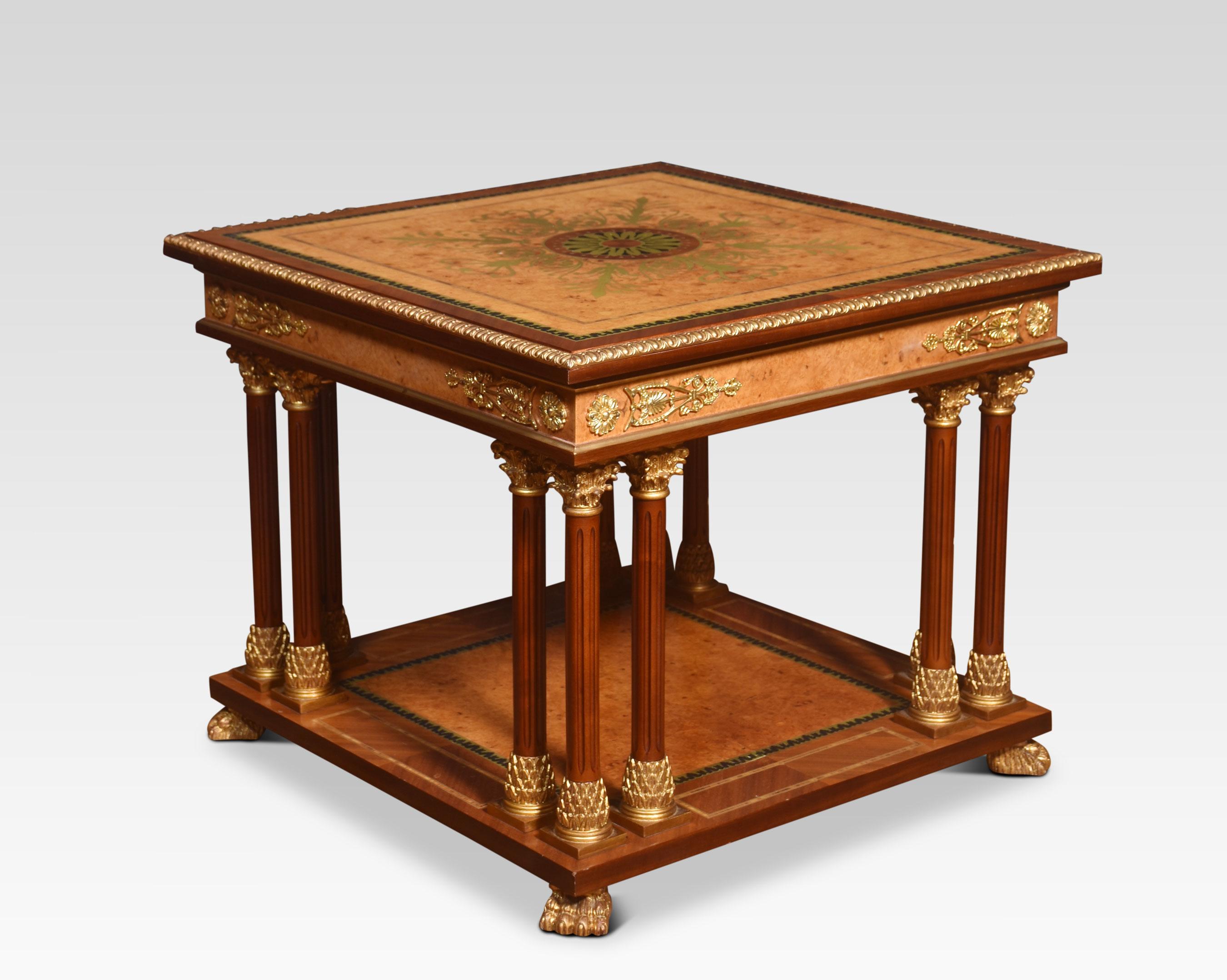 Table basse de style Louis XVI en laiton incrusté en vente 1