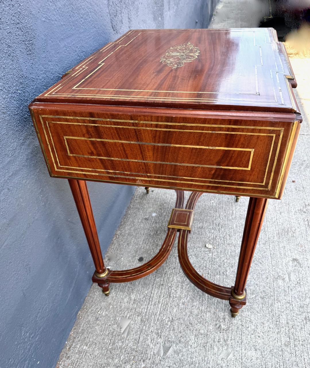 Louis XVI-Style Brass Inlaid Writing Table For Sale 5