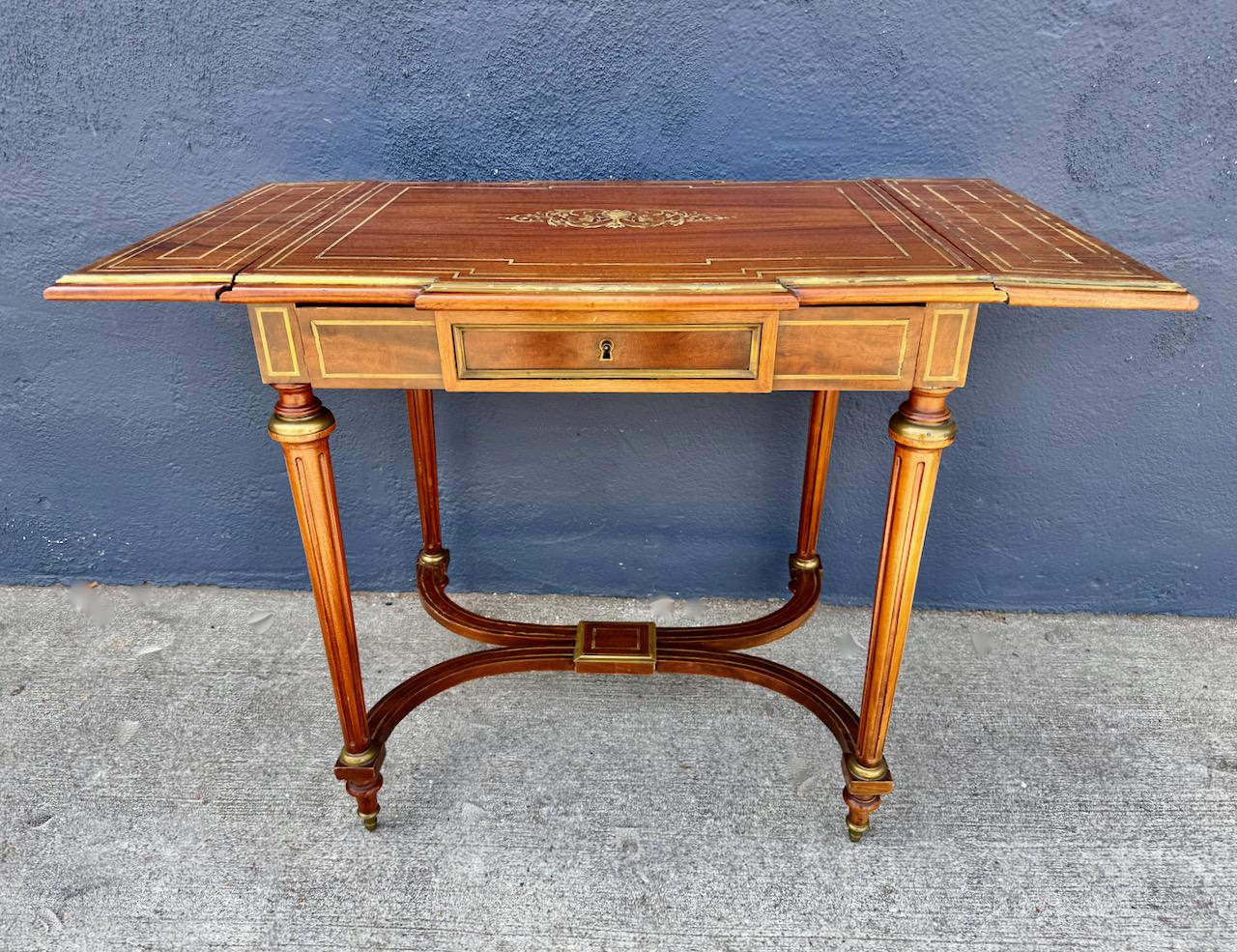 Louis XVI-Style Brass Inlaid Writing Table In Good Condition For Sale In Pasadena, CA