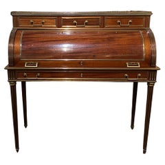 Bureau à cylindre de style Louis XVI à plateau de marbre monté sur laiton