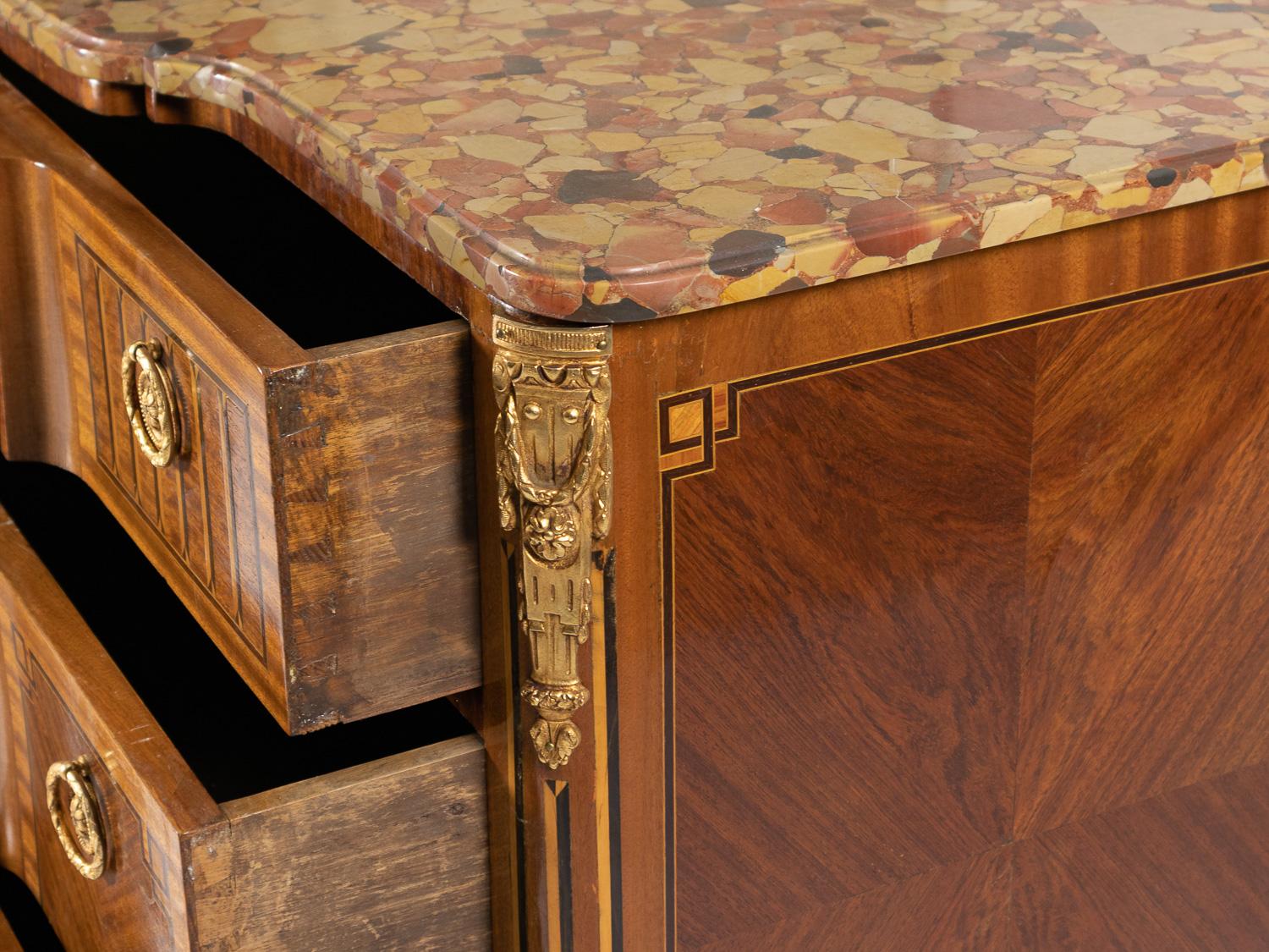 Francese Commode con ante a ribalta in stile Luigi XVI, XIX secolo in vendita