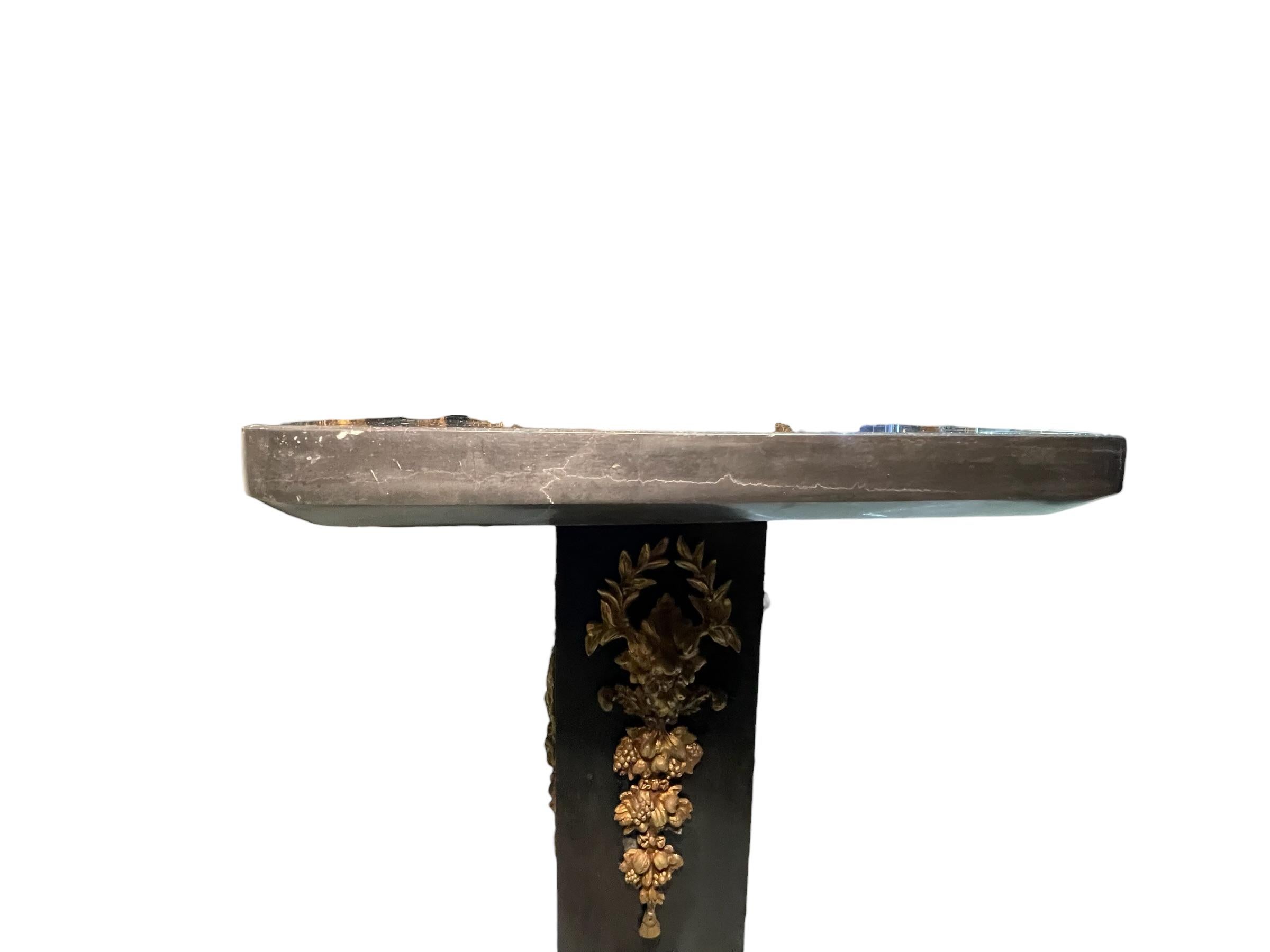 Louis XVI-Stil Bronze und schwarzer Marmor Pedestal im Angebot 9