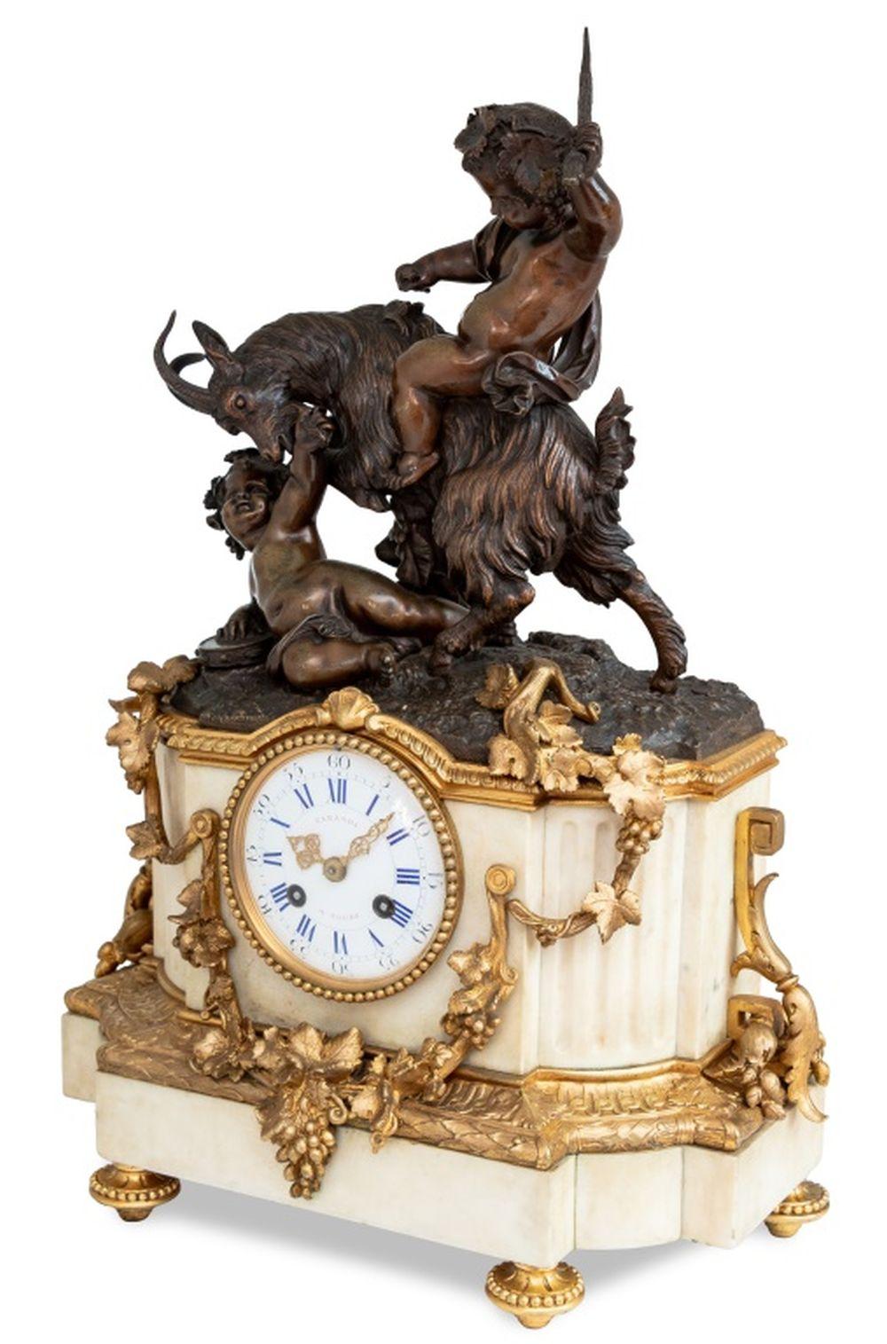 Français Horloge en bronze et marbre de style Louis XVI en vente