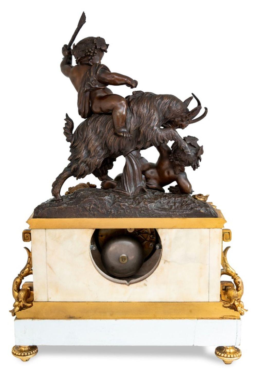 XIXe siècle Horloge en bronze et marbre de style Louis XVI en vente