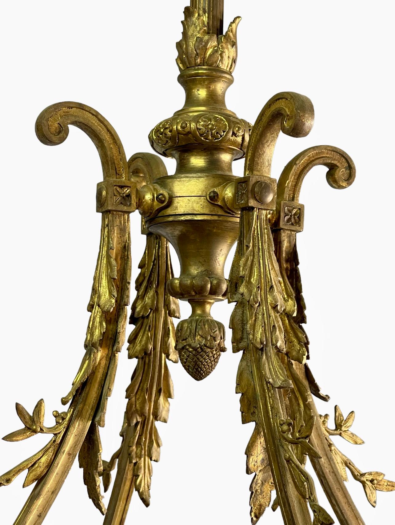 Louis XVI Style Bronze Chandelier In Good Condition For Sale In Beaune, FR