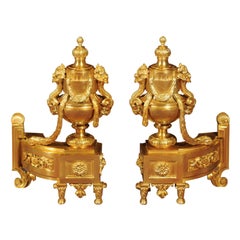 Chenets Dore de Bronce Estilo Luis XVI con Urna, Swag y Detalle de Cabeza de Carnero