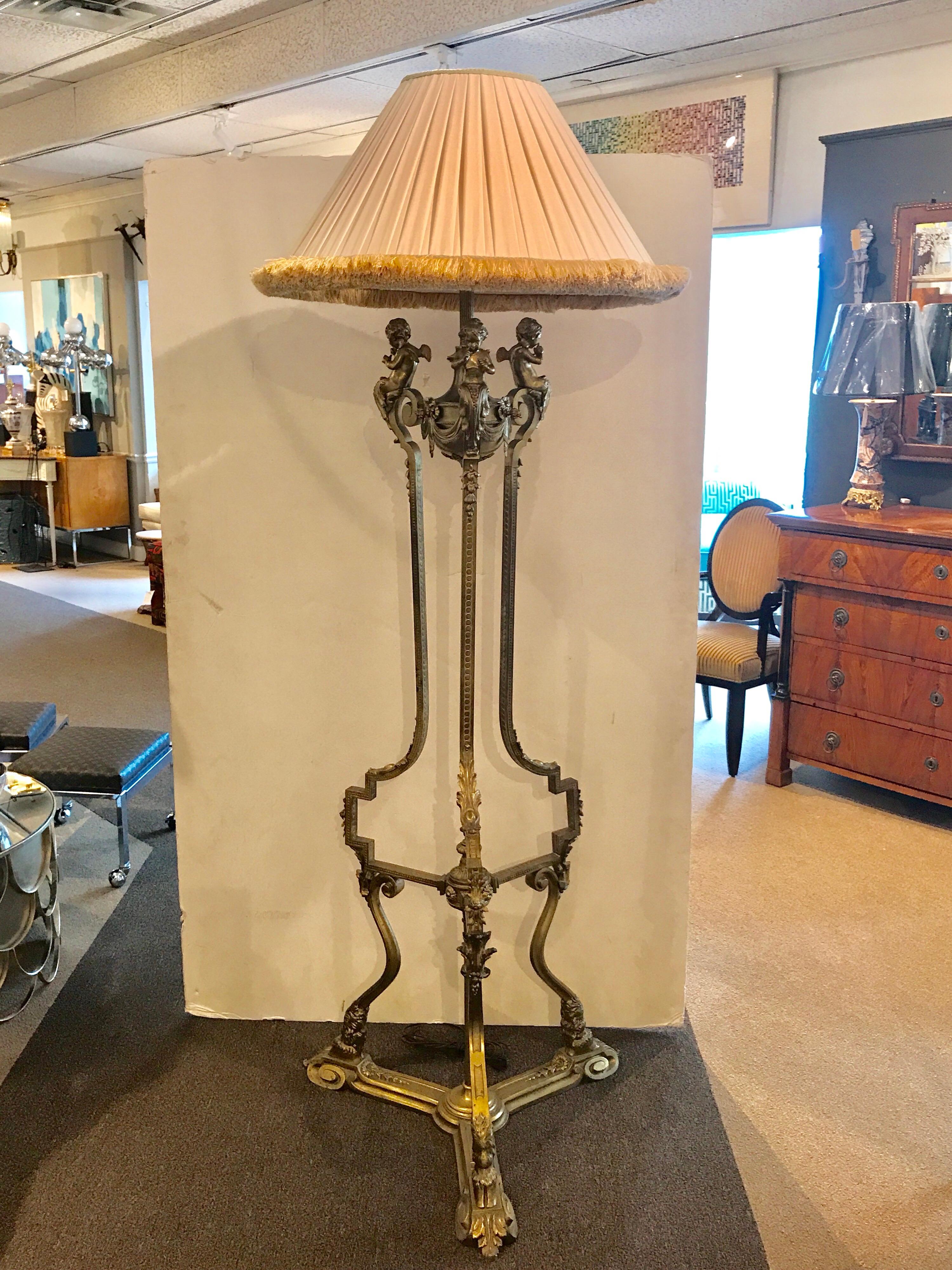 Louis XVI style bronze figural putti floor lamp, in the manner of Francois Linke standing 76