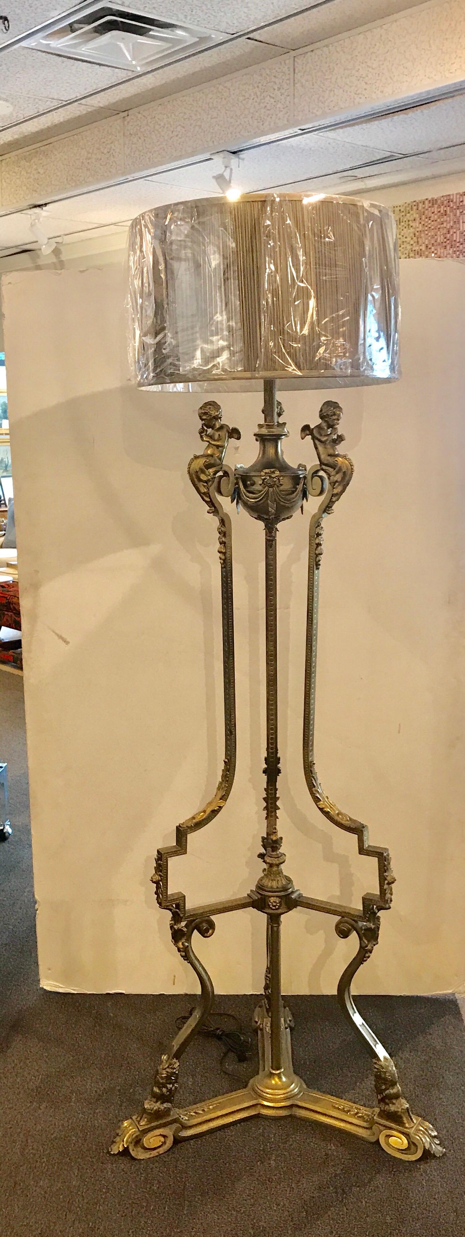French Louis XVI Style Bronze Figural Putti Floor Lamp, in the Manner of François Linke For Sale