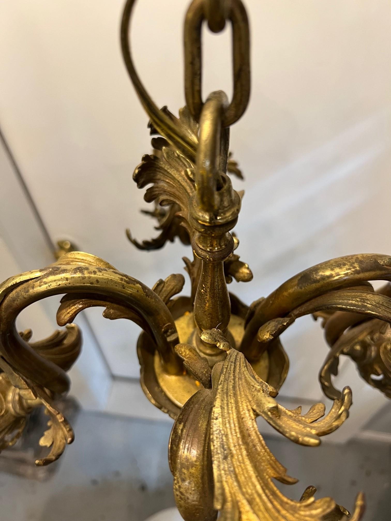 Lustre français en bronze de style Louis XVI à quatre lumières    en vente 4