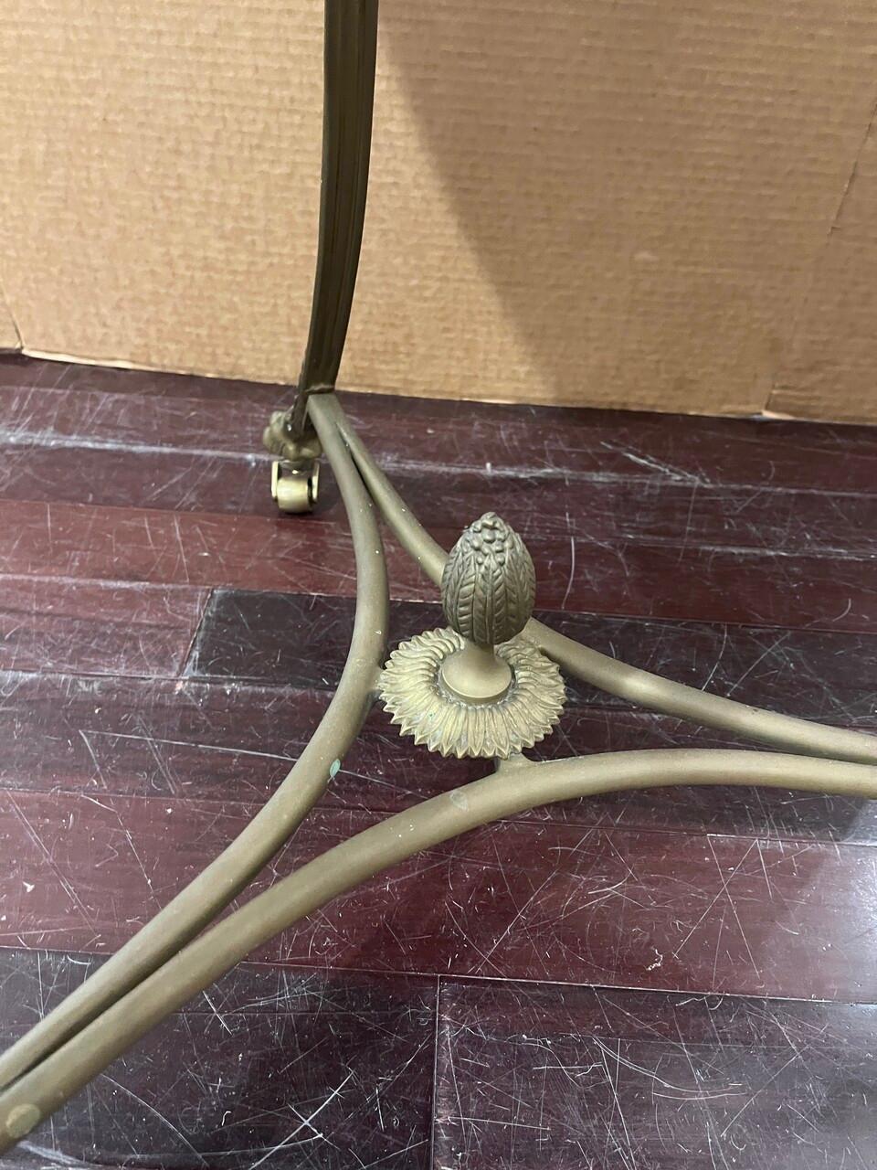 20ième siècle Table à Gueridon en bronze de style Louis XVI en vente