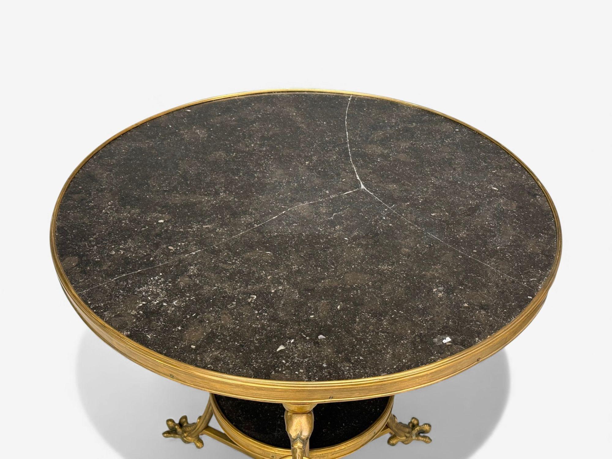 Gueridoni con montatura in bronzo, marmo e ormolu in stile Luigi XVI, Francia, XIX secolo. in vendita 8