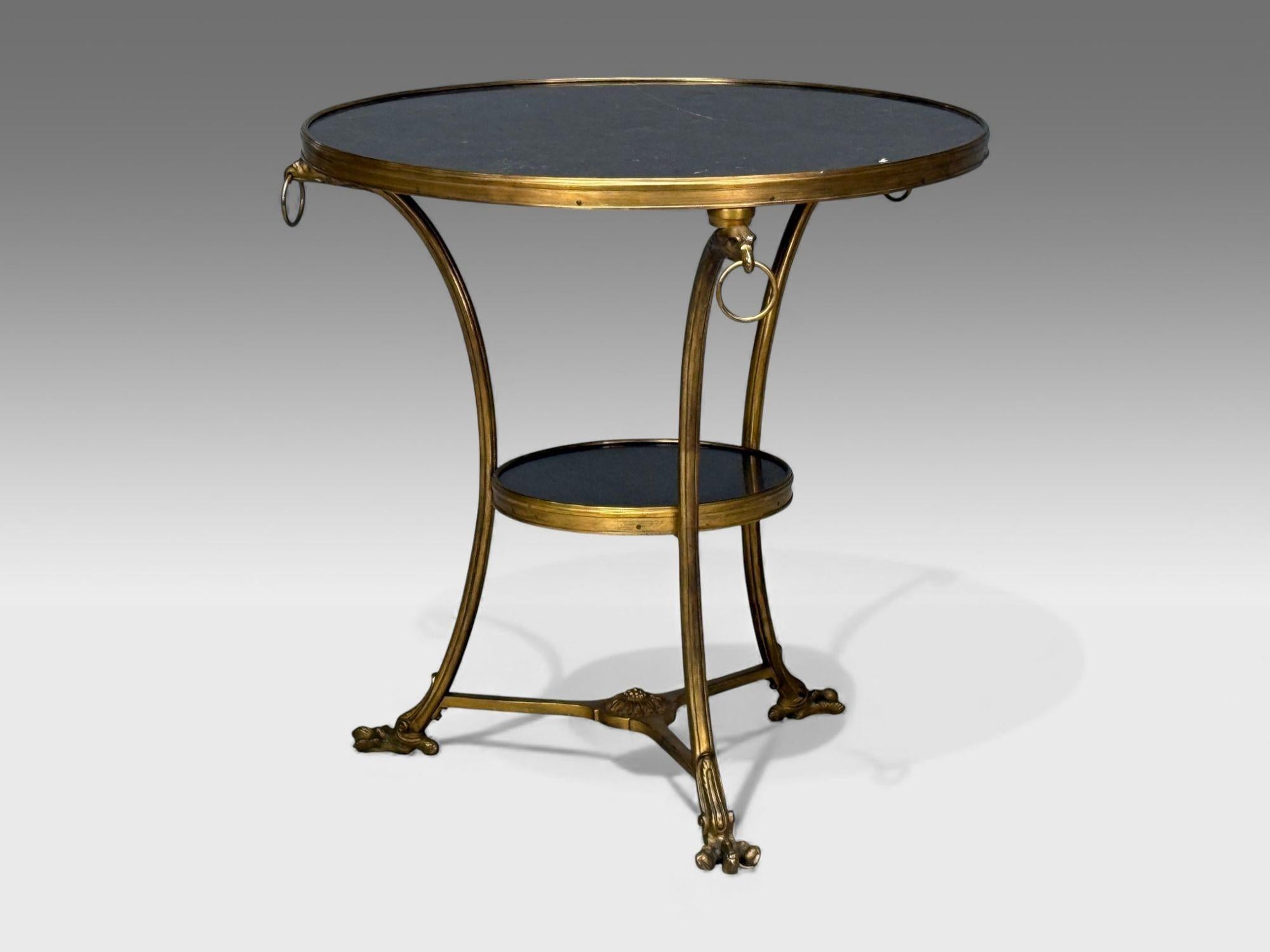 Gueridoni con montatura in bronzo, marmo e ormolu in stile Luigi XVI, Francia, XIX secolo. In condizioni buone in vendita a Manhasset, NY