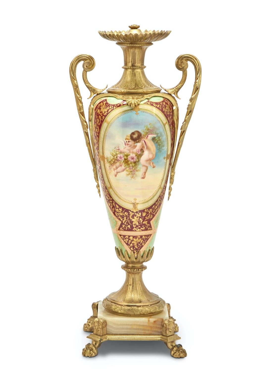  Louis XVI Stil Bronze Ormolu / Porzellan Paar Urnen / Seite behandelt im Angebot 1