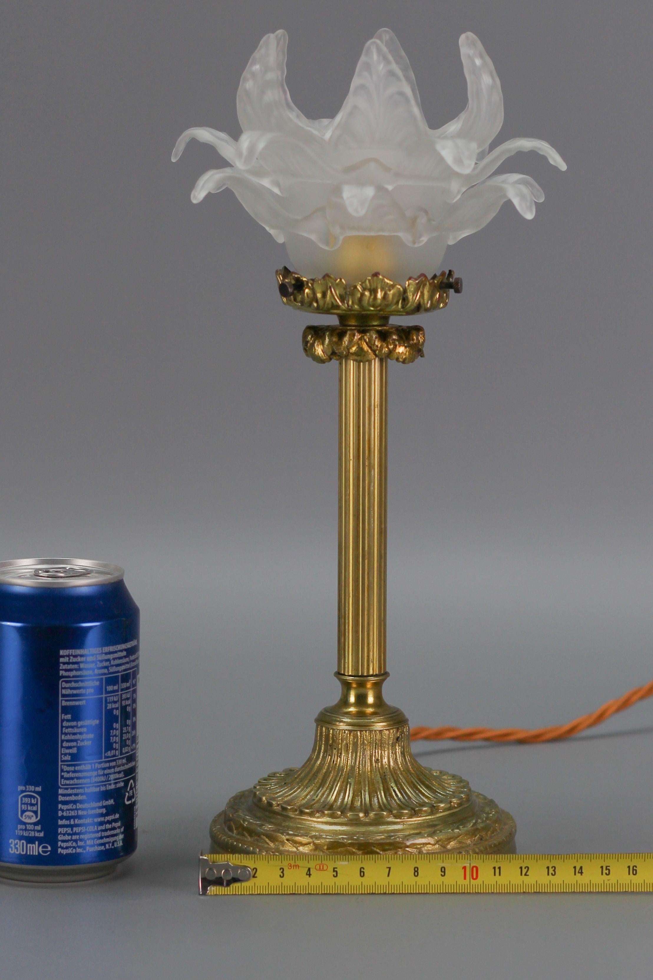 Louis XVI Style Bronze Table Lamp with Flower Shaped Frosted Glass Shade For Sale 2