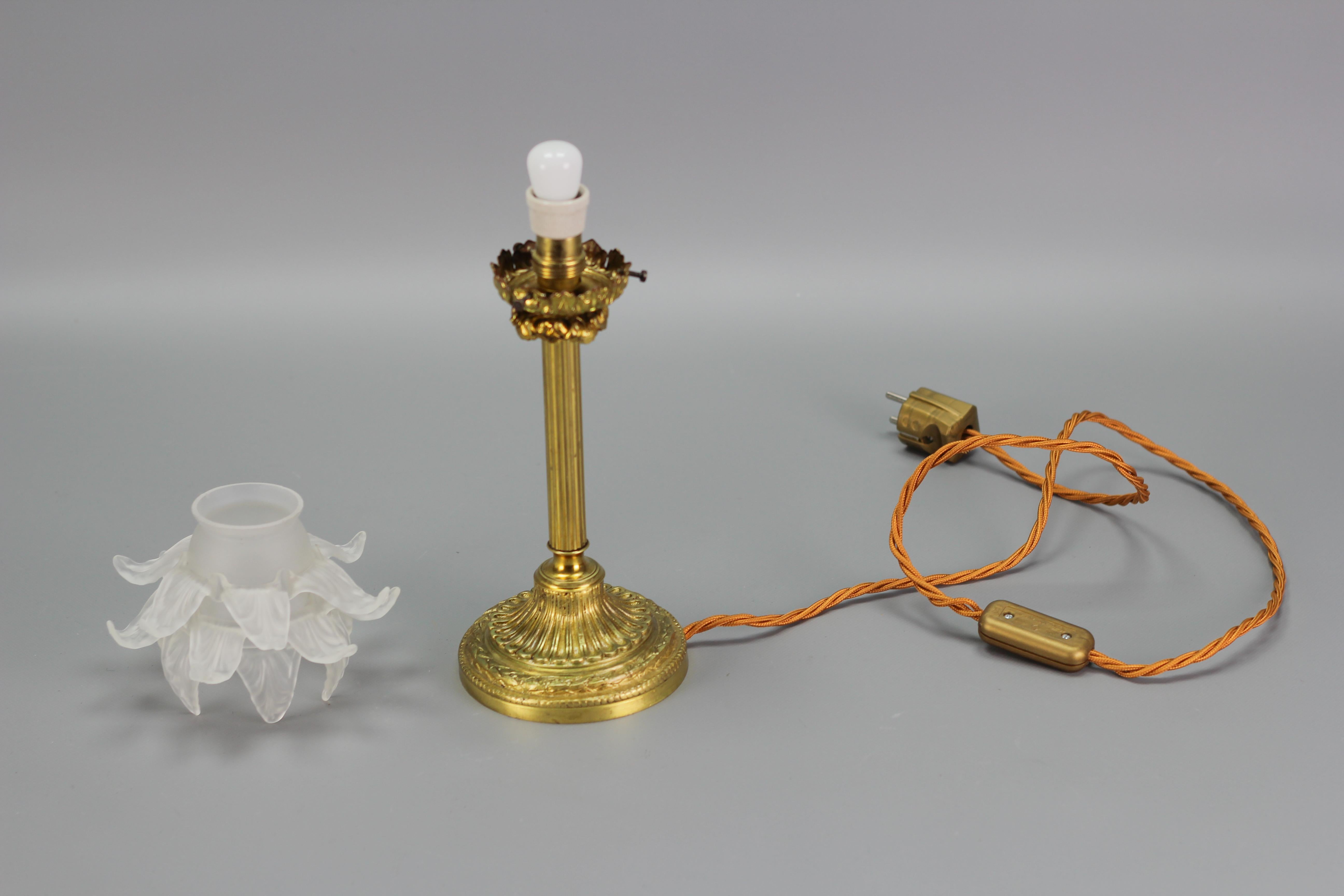 Louis XVI Style Bronze Table Lamp with Flower Shaped Frosted Glass Shade For Sale 6