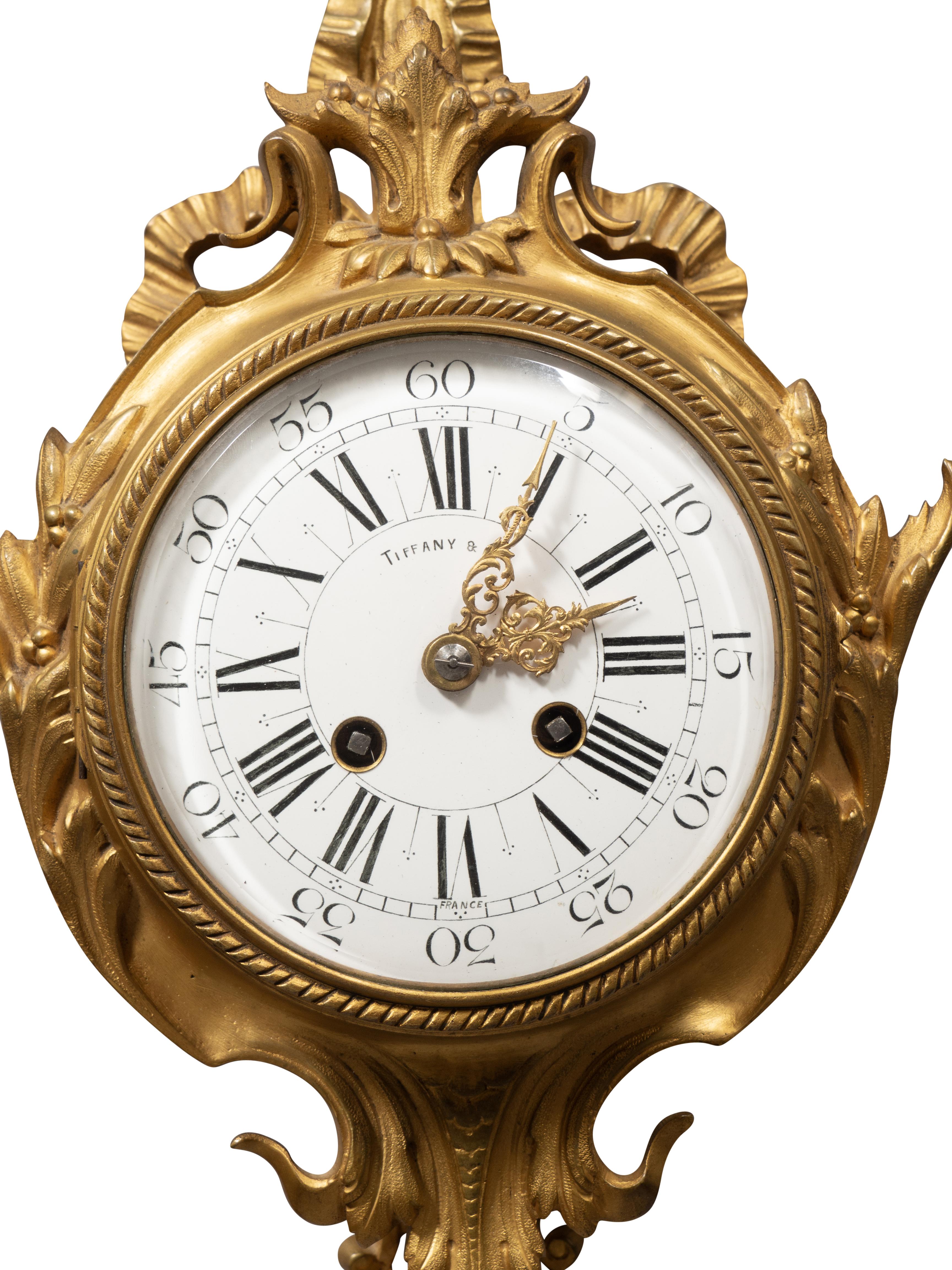 Reloj de pared de bronce estilo Luis XVI vendido por Tiffany Fines del siglo XIX en venta