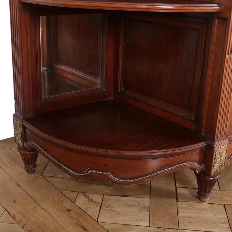 XIX secolo Buffet in stile Luigi XVI in mogano Plum Pudding con piano in marmo in vendita