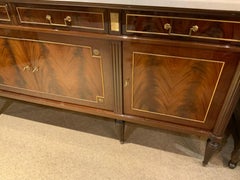 Buffet/ buffet de style Louis XVI en acajou avec plateau en marbre blanc