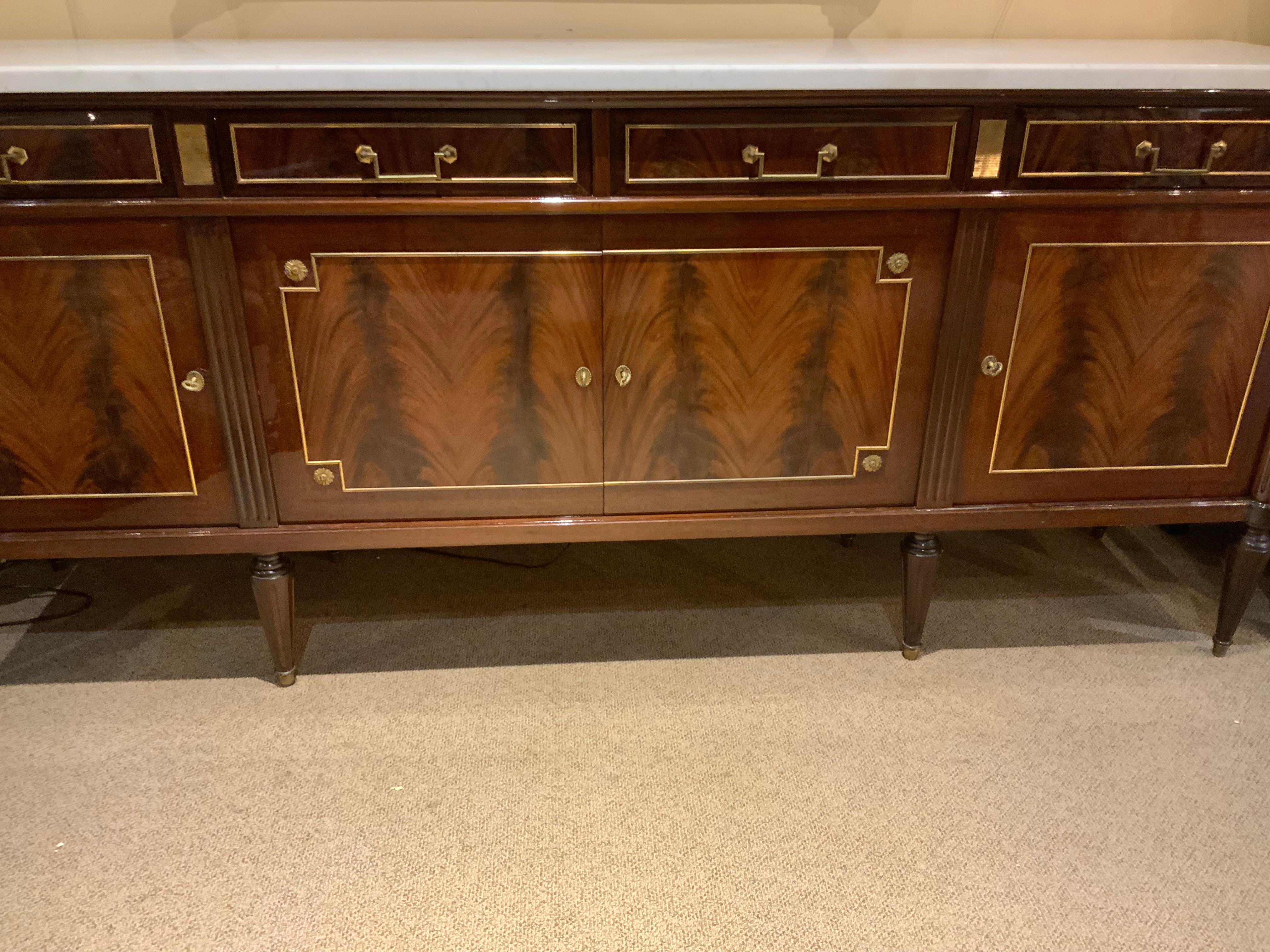 Louis XVI -Style buffet/sideboard mahogany with white marble top In Excellent Condition In Houston, TX