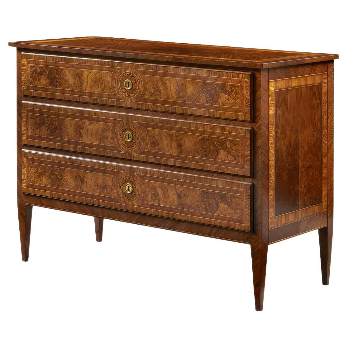 Coffre en loupe de style Louis XVI