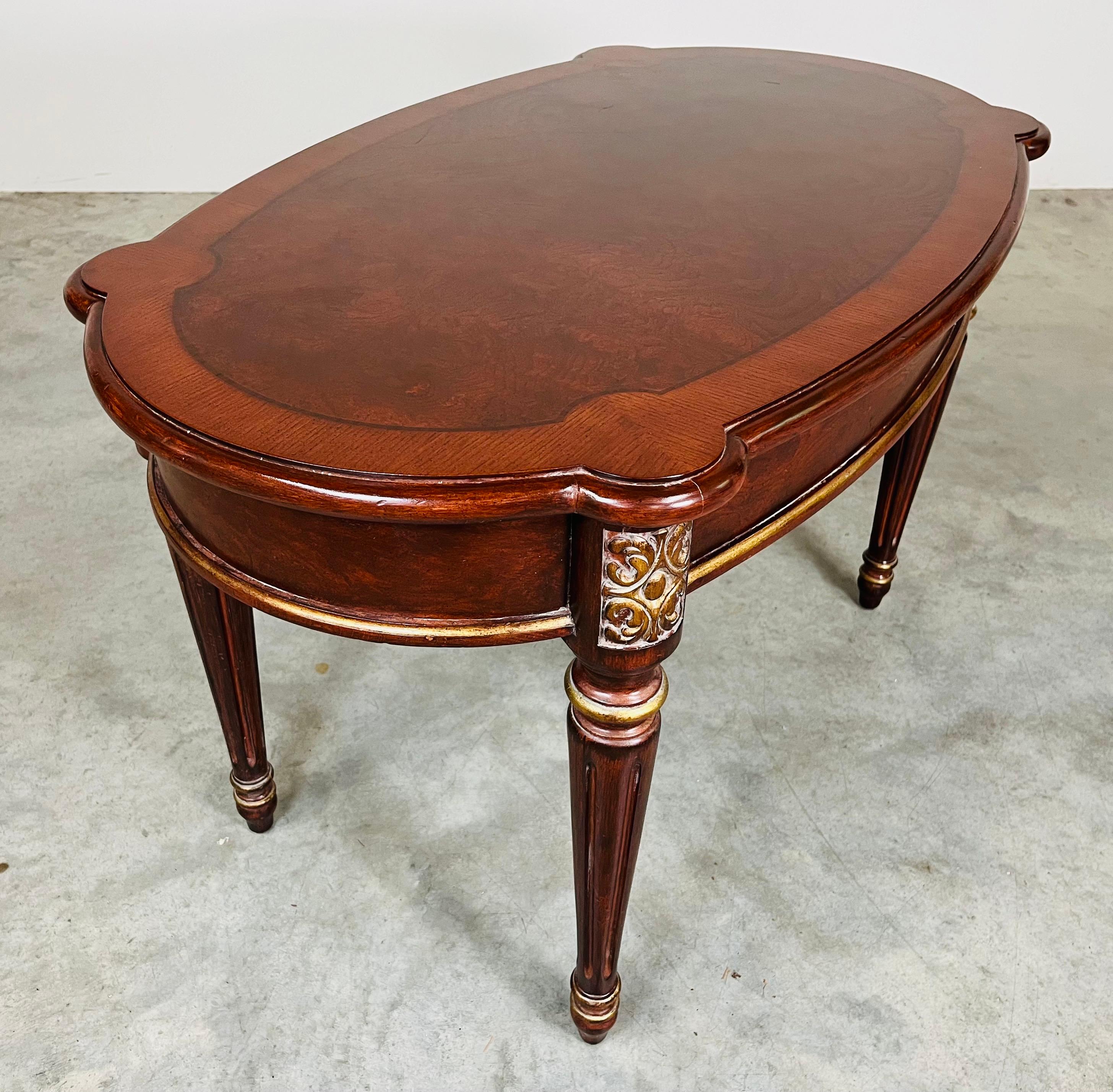 Espagnol Table d'appoint de style Louis XVI en bois de ronce et acajou Espagne 21e siècle en vente