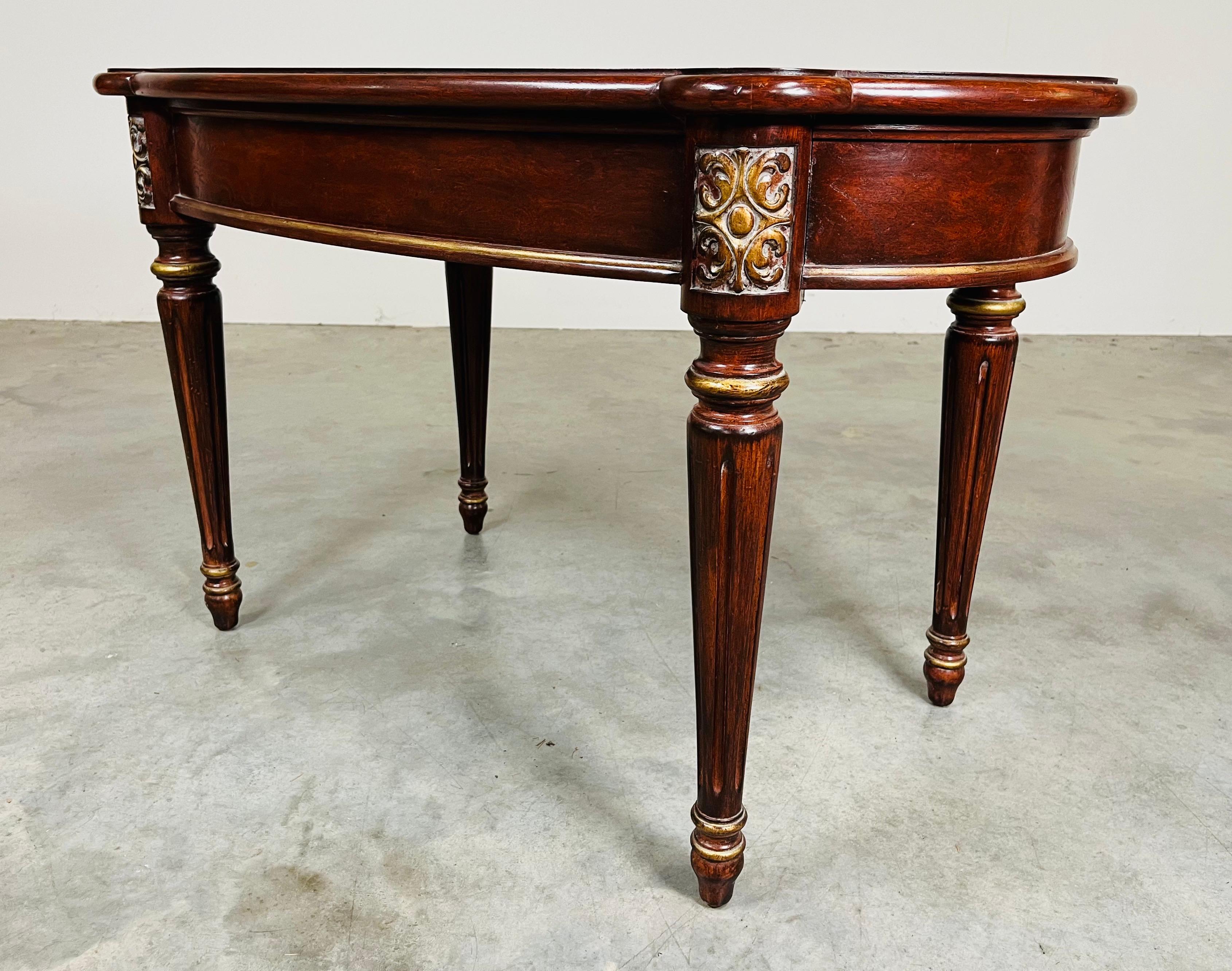 XXIe siècle et contemporain Table d'appoint de style Louis XVI en bois de ronce et acajou Espagne 21e siècle en vente