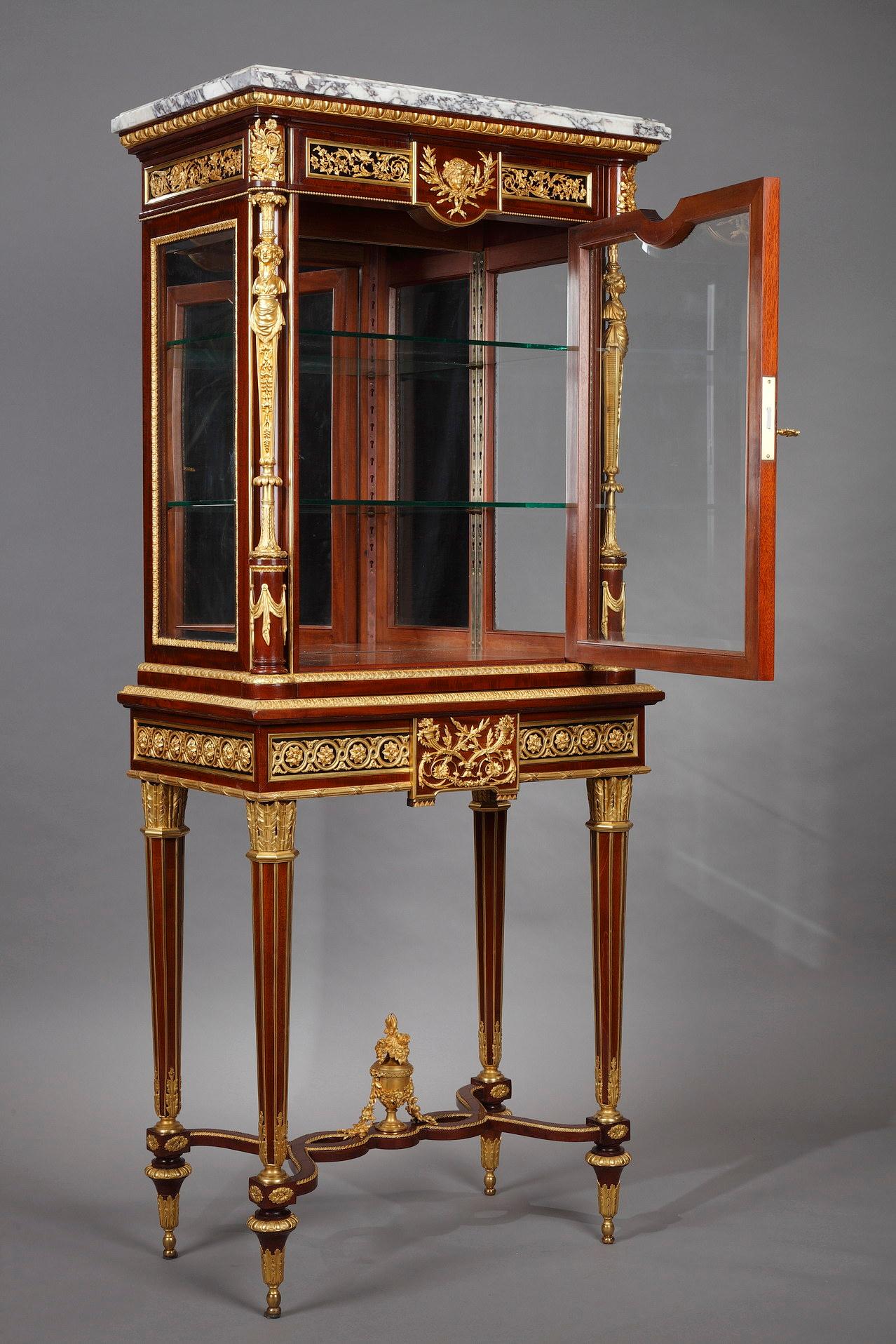 Louis XVI Style Cabinet and its Companion Vitrine by F.Linke, France, Circa 1890 For Sale 3