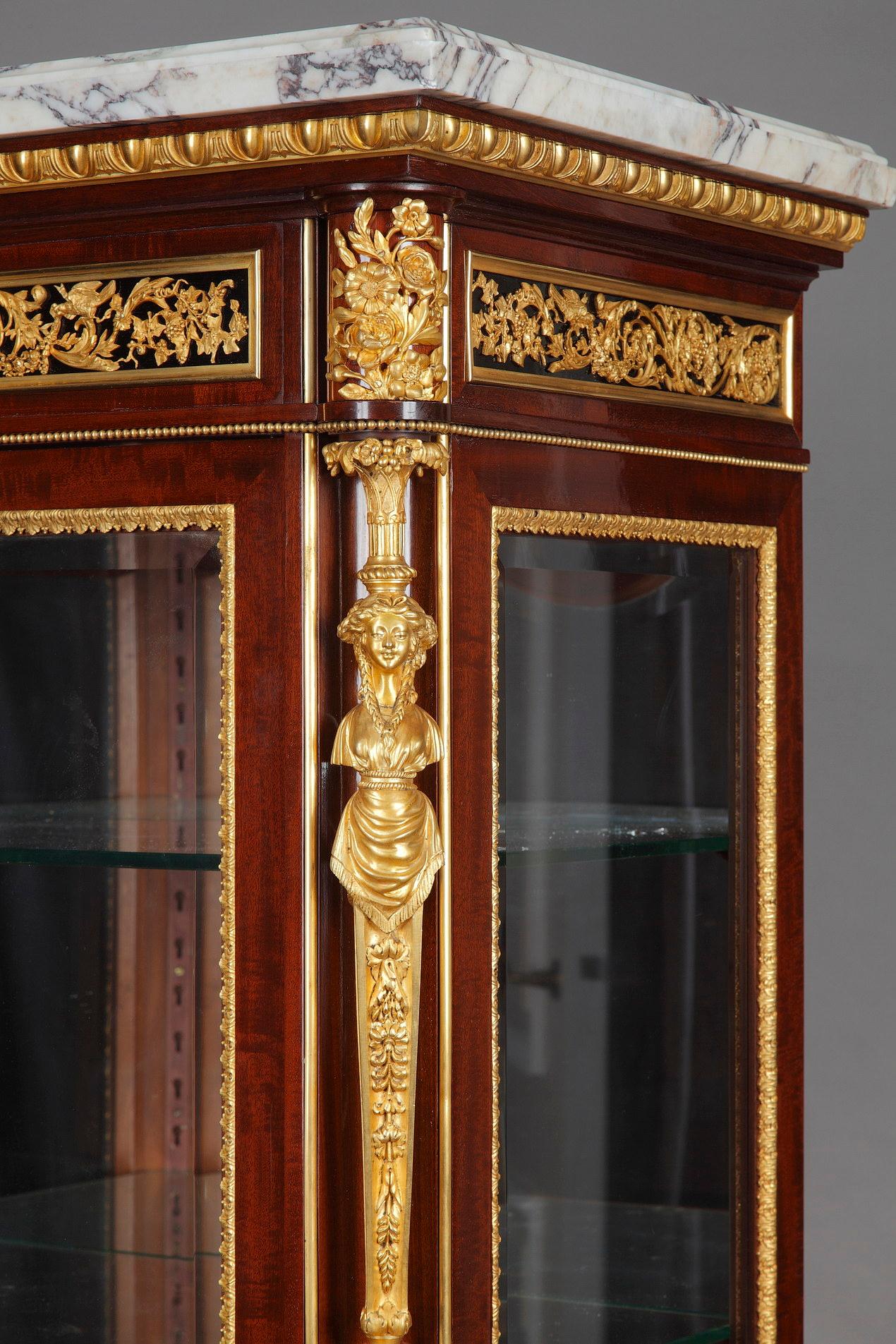 Louis XVI Style Cabinet and its Companion Vitrine by F.Linke, France, Circa 1890 For Sale 4