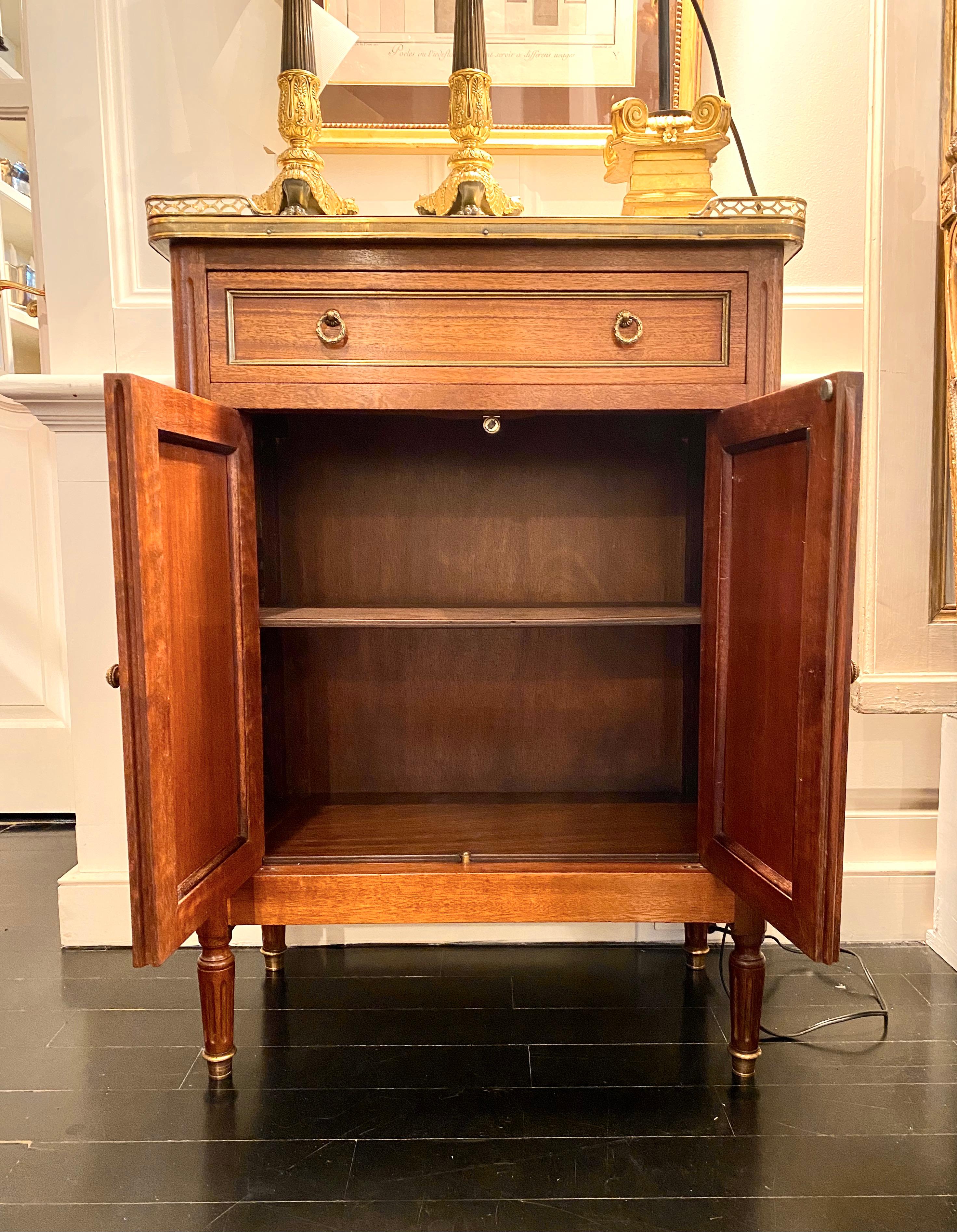 Louis XVI Style Cabinet or Small Cupboard with Marble Top, Bronze Gallery In Good Condition For Sale In Montreal, Quebec