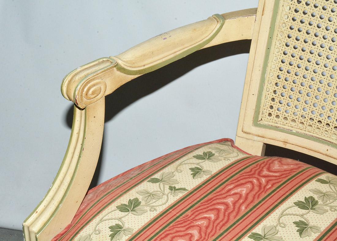 20ième siècle Fauteuils à dossier canné ou Fauteuils de style Louis XVI en vente