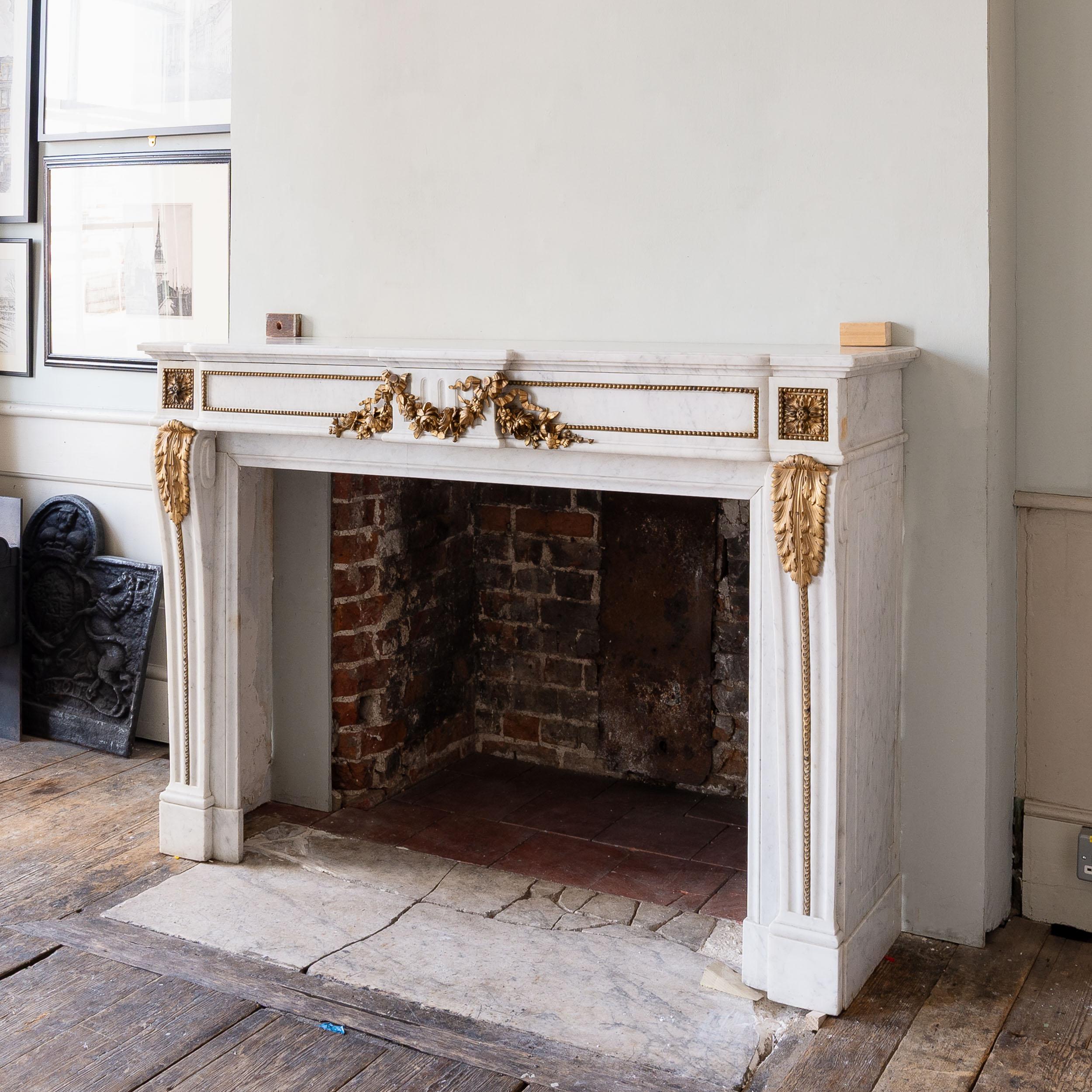 Louis XVI Style Carrara Marble and Ormolu Mounted Fireplace In Good Condition For Sale In London, GB