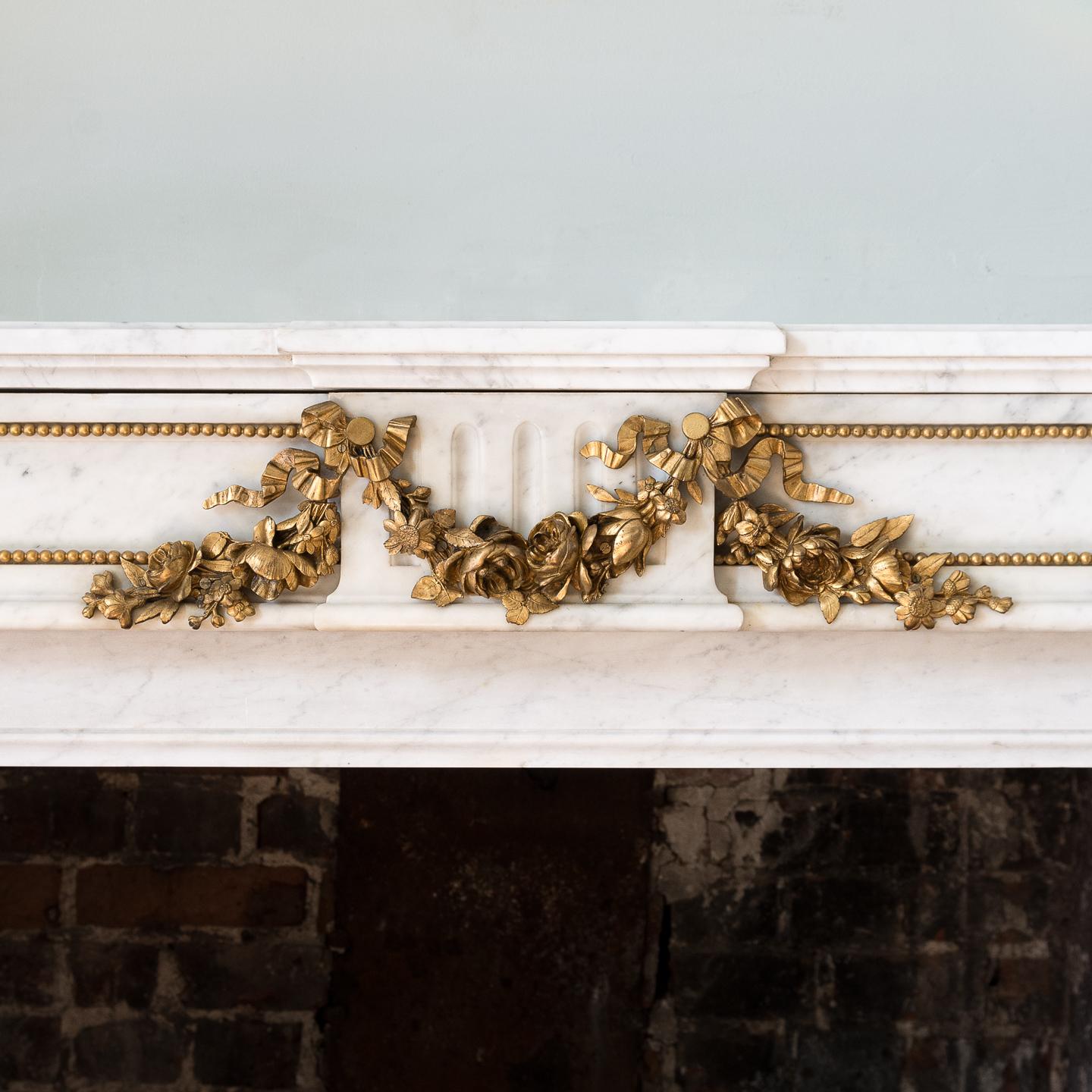 Louis XVI Style Carrara Marble and Ormolu Mounted Fireplace In Good Condition For Sale In London, GB