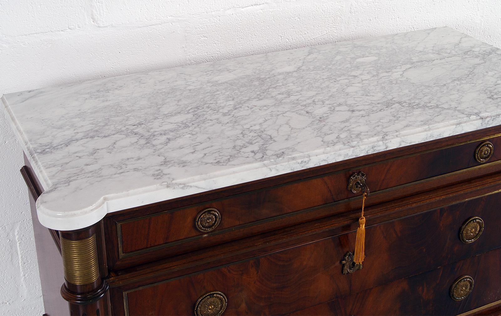 Louis XVI Style Carrara Marble Brass Mounted Walnut Commode Chest of drawers In Good Condition In Sherborne, Dorset
