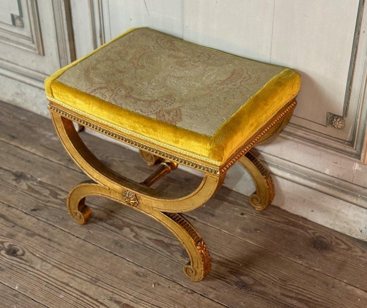 Taburete de Madera Tallada y Dorada Estilo Luis XVI Circa 1880 en venta 6