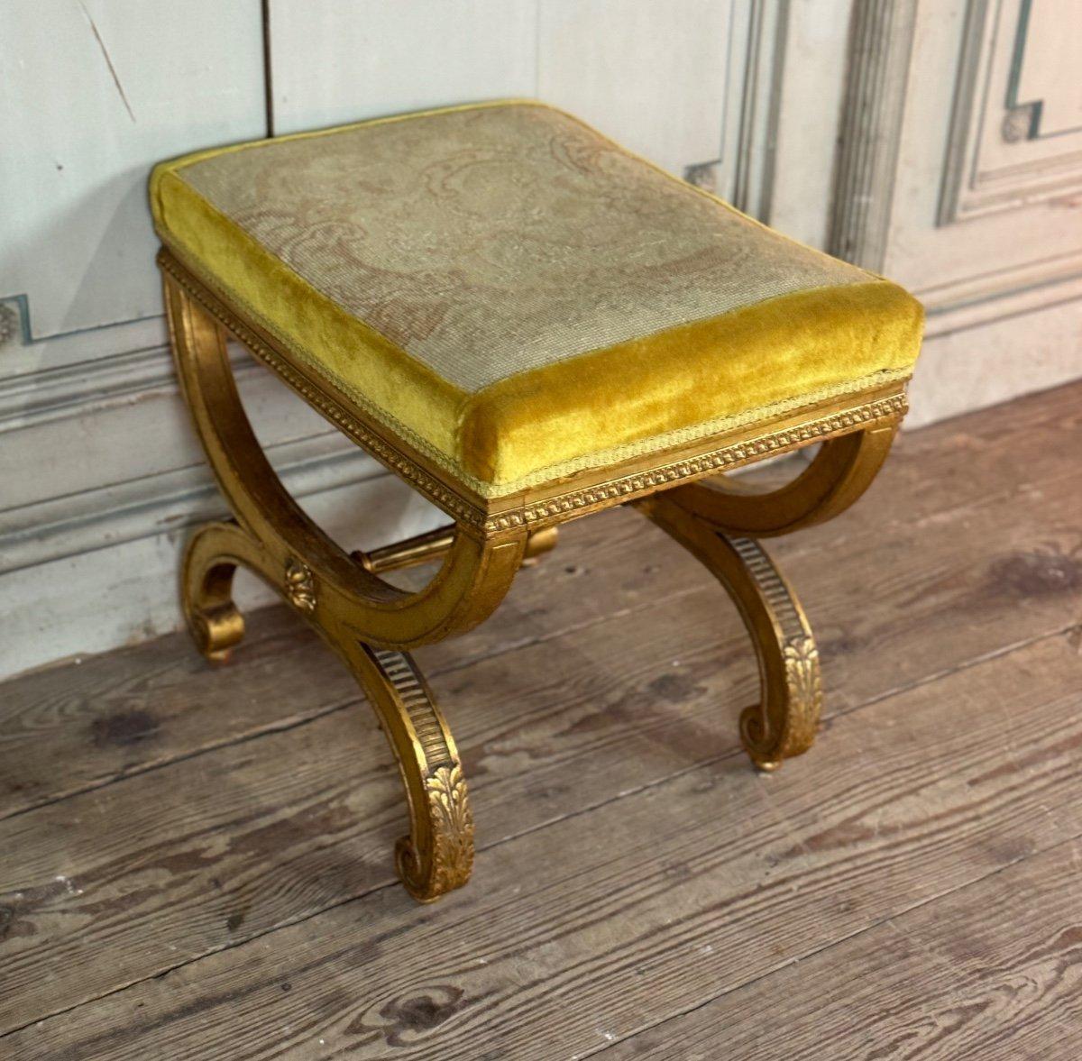 Taburete de Madera Tallada y Dorada Estilo Luis XVI Circa 1880 siglo XIX en venta
