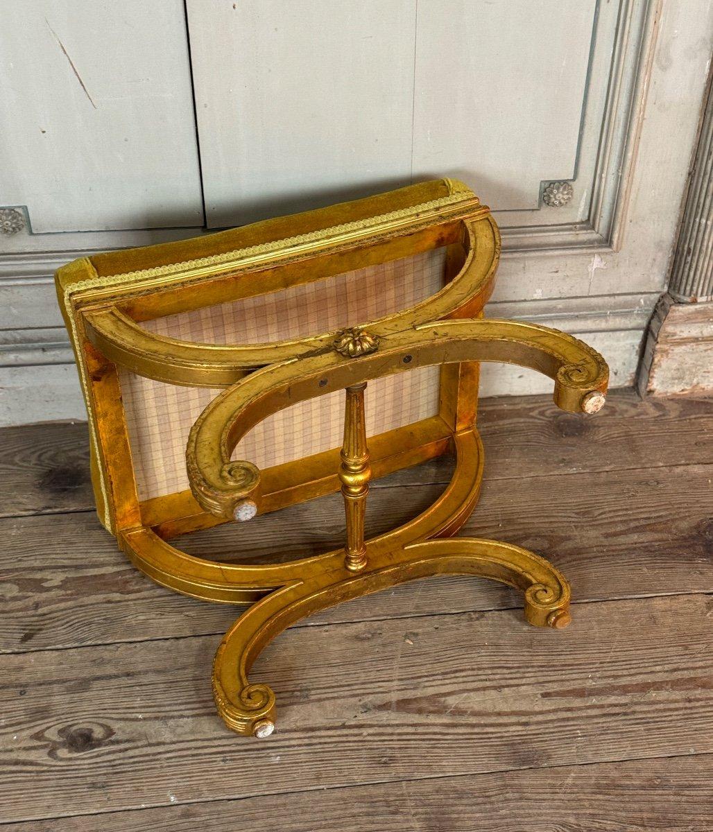 Taburete de Madera Tallada y Dorada Estilo Luis XVI Circa 1880 en venta 3