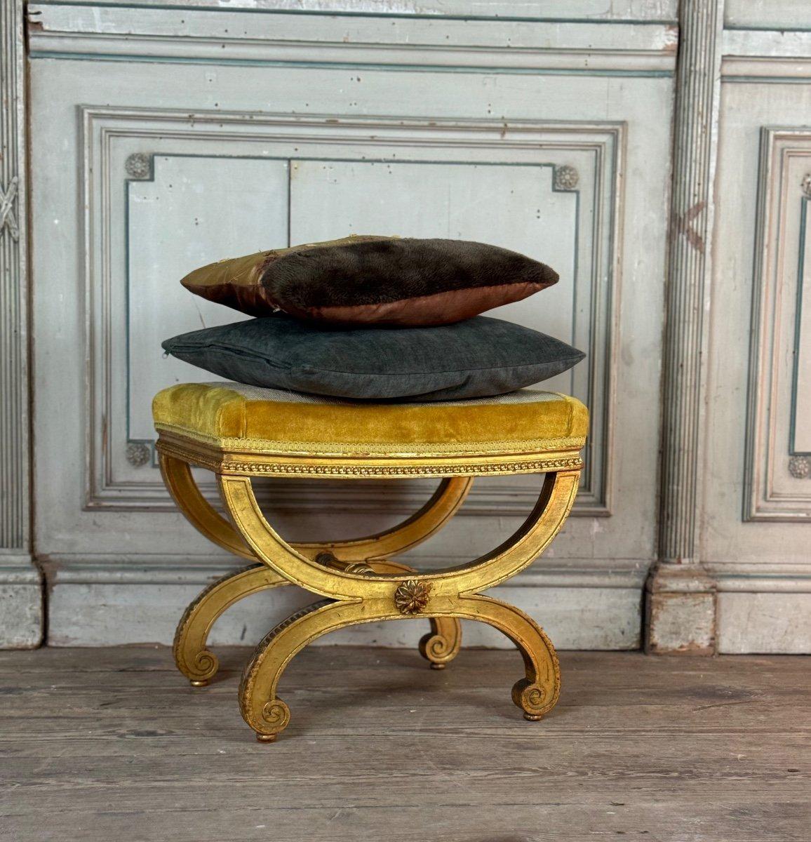 Taburete de Madera Tallada y Dorada Estilo Luis XVI Circa 1880 en venta 5
