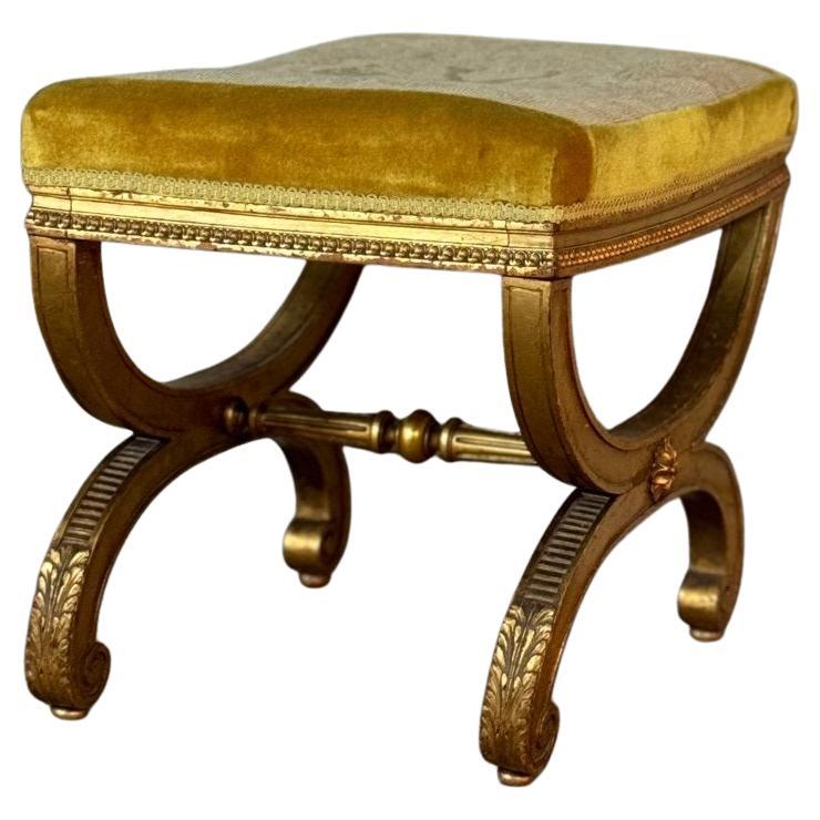Taburete de Madera Tallada y Dorada Estilo Luis XVI Circa 1880