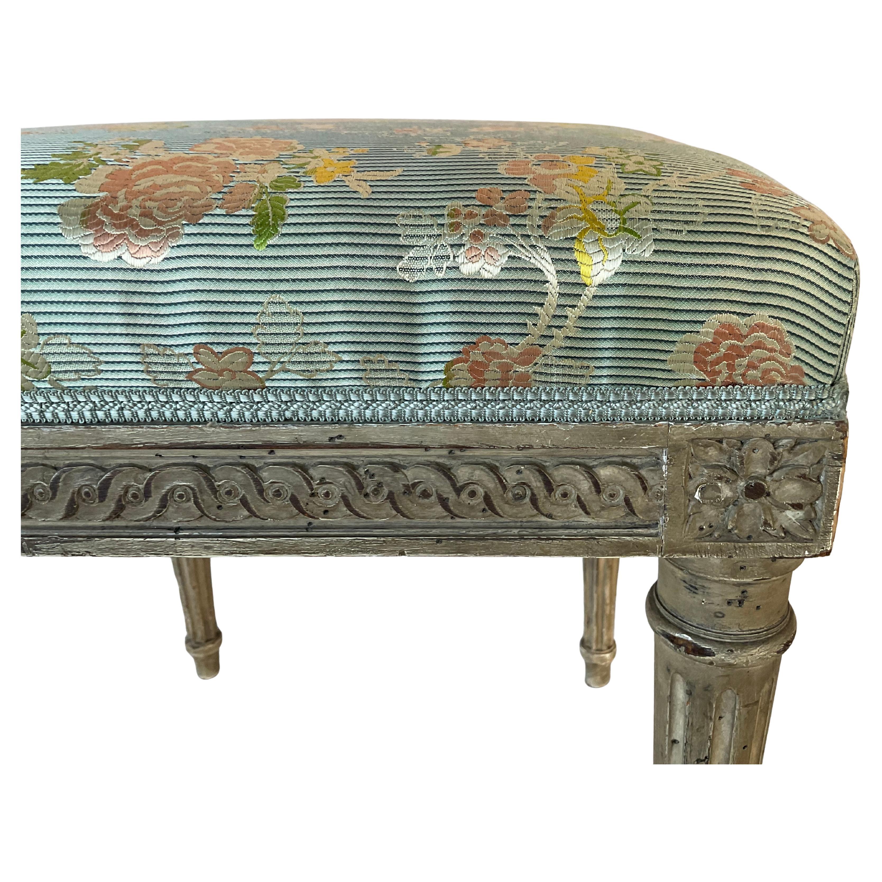 Taburete de pie tallado estilo Luis XVI Francés en venta