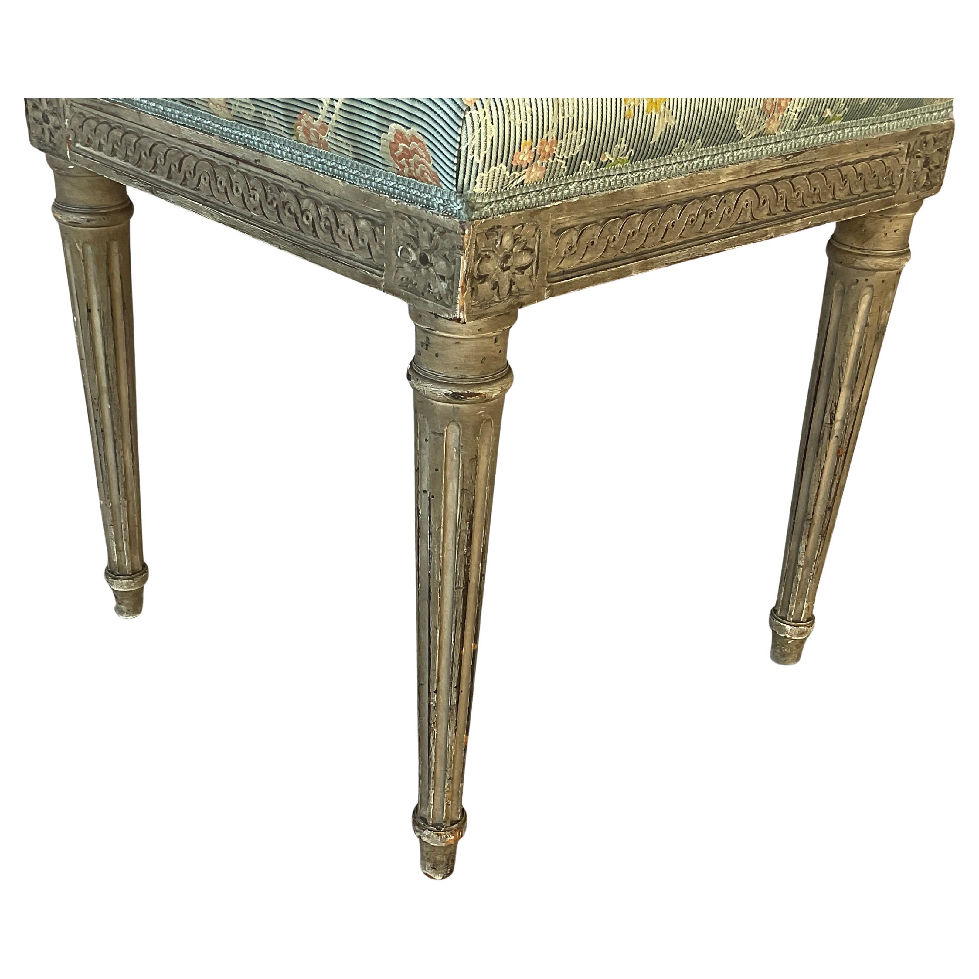 Taburete de pie tallado estilo Luis XVI Tallado en venta