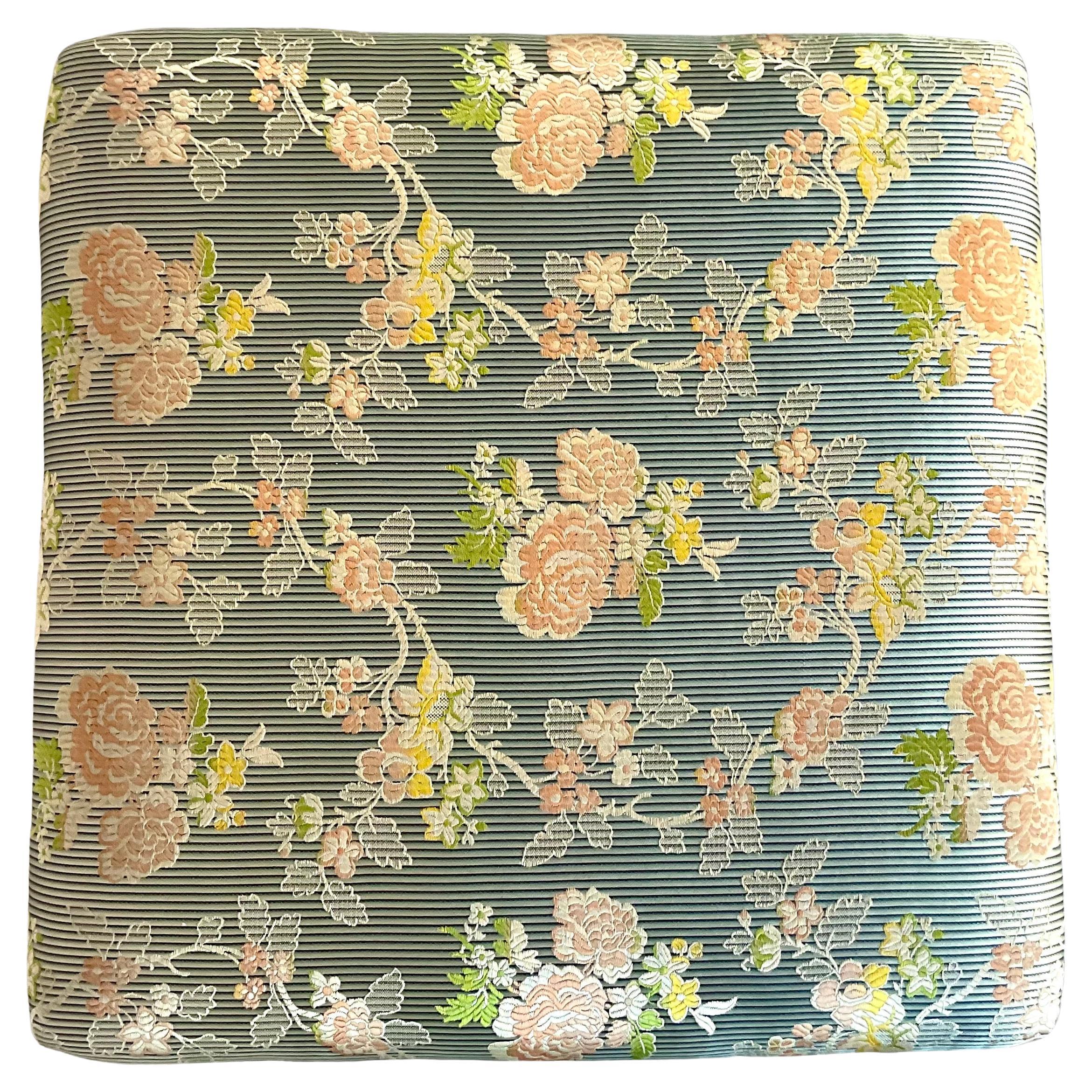 Taburete de pie tallado estilo Luis XVI siglo XIX en venta