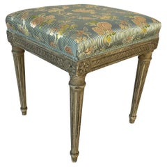 Tabouret de pied sculpté de style Louis XVI