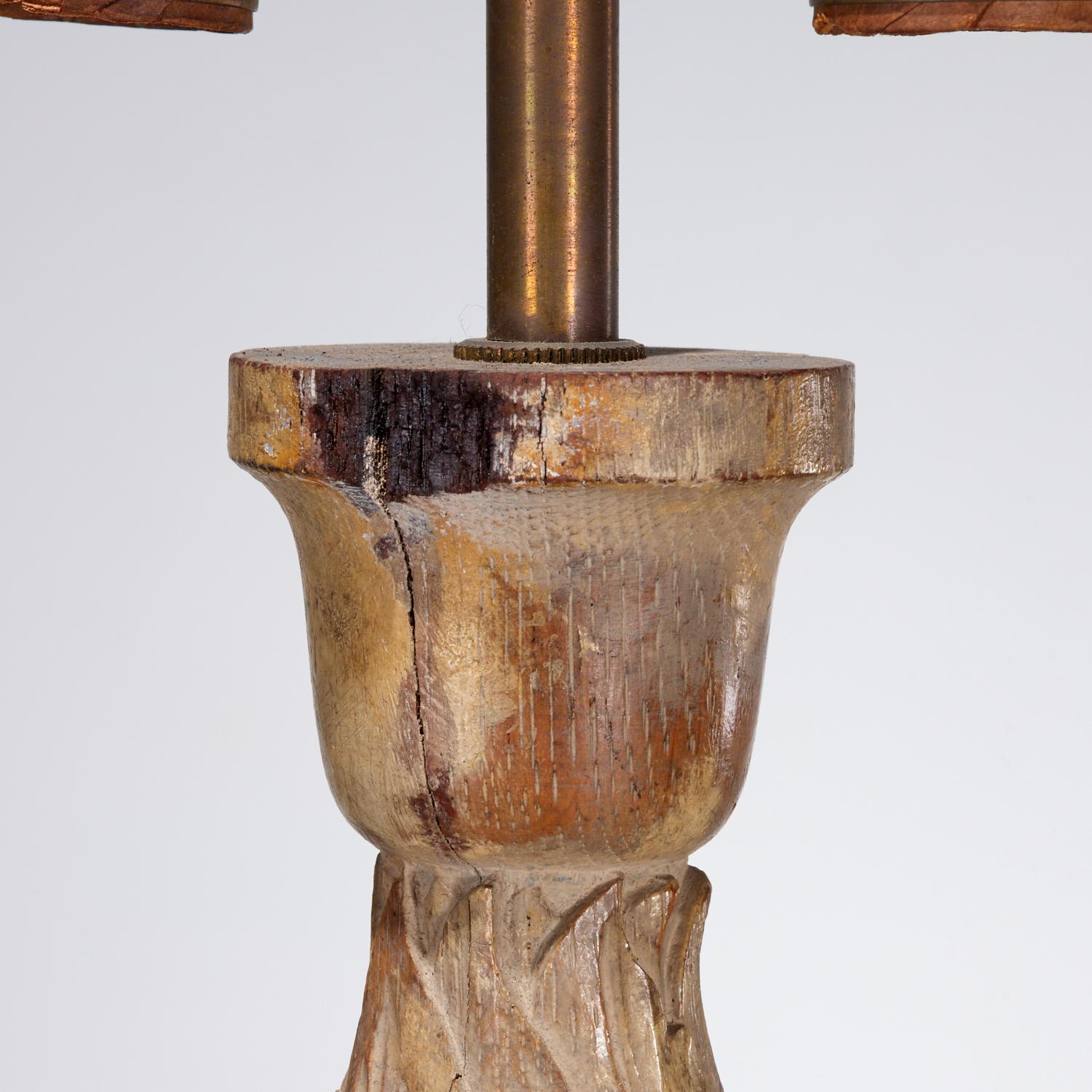 Lámpara de mesa de roble tallado estilo Luis XVI, Forma de clodión, Colección Iris Apfel en Bueno estado para la venta en Morristown, NJ