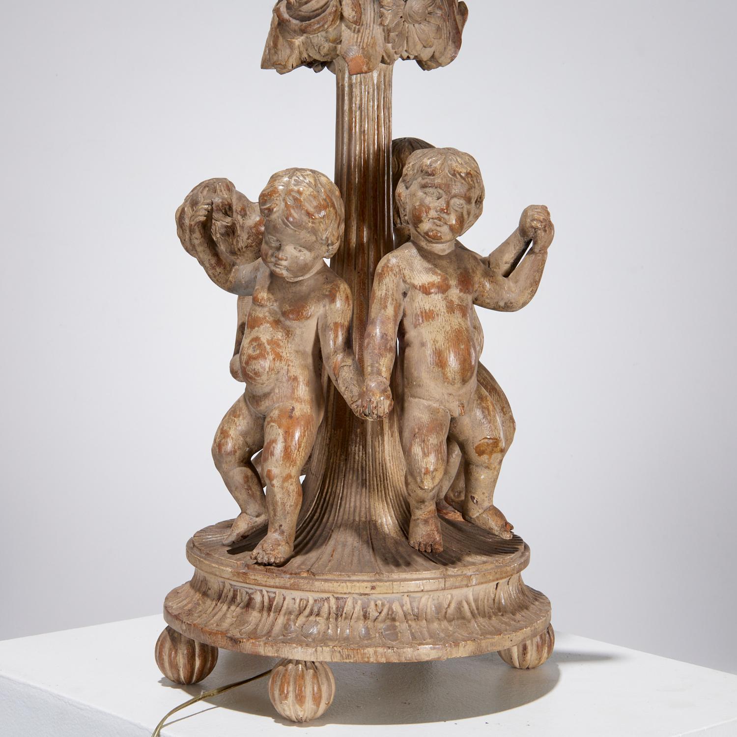 Lámpara de mesa de roble tallado estilo Luis XVI, Forma de clodión, Colección Iris Apfel siglo XIX en venta