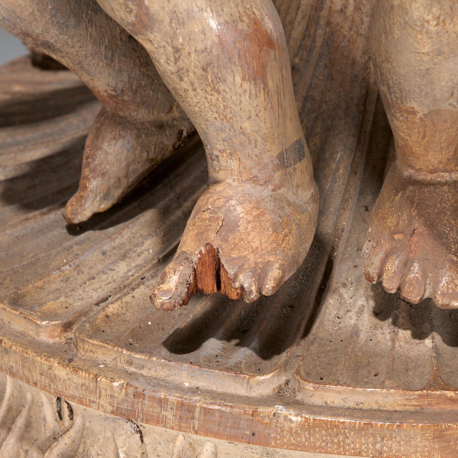 Lámpara de mesa de roble tallado estilo Luis XVI, Forma de clodión, Colección Iris Apfel Seda en venta