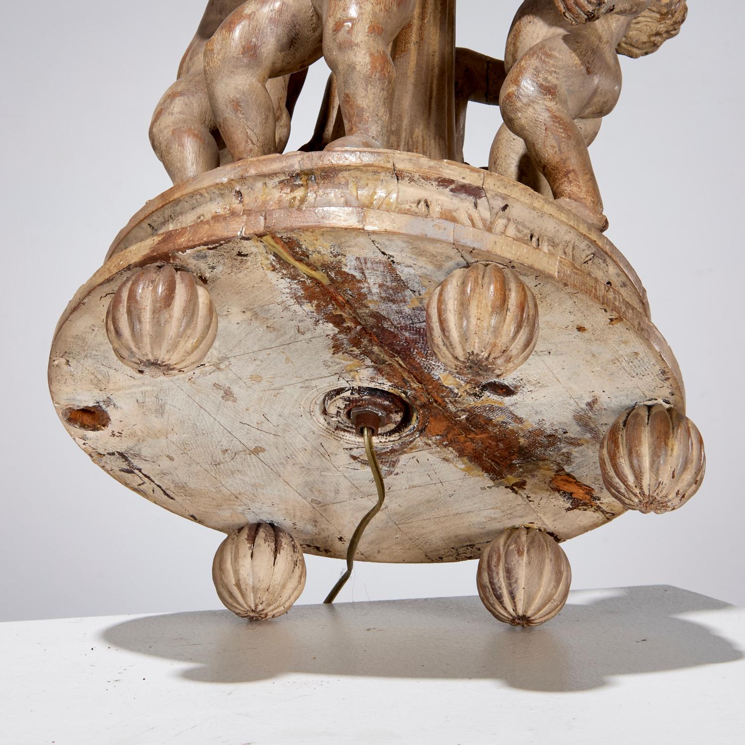 Lámpara de mesa de roble tallado estilo Luis XVI, Forma de clodión, Colección Iris Apfel en venta 1