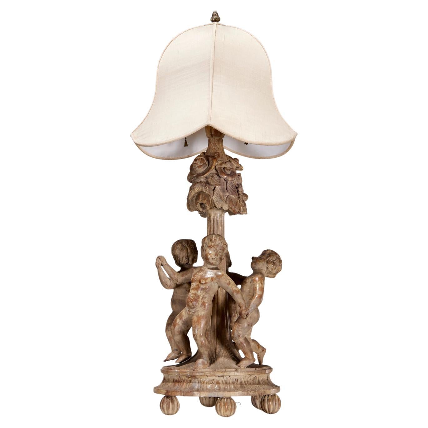 Lámpara de mesa de roble tallado estilo Luis XVI, Forma de clodión, Colección Iris Apfel en venta